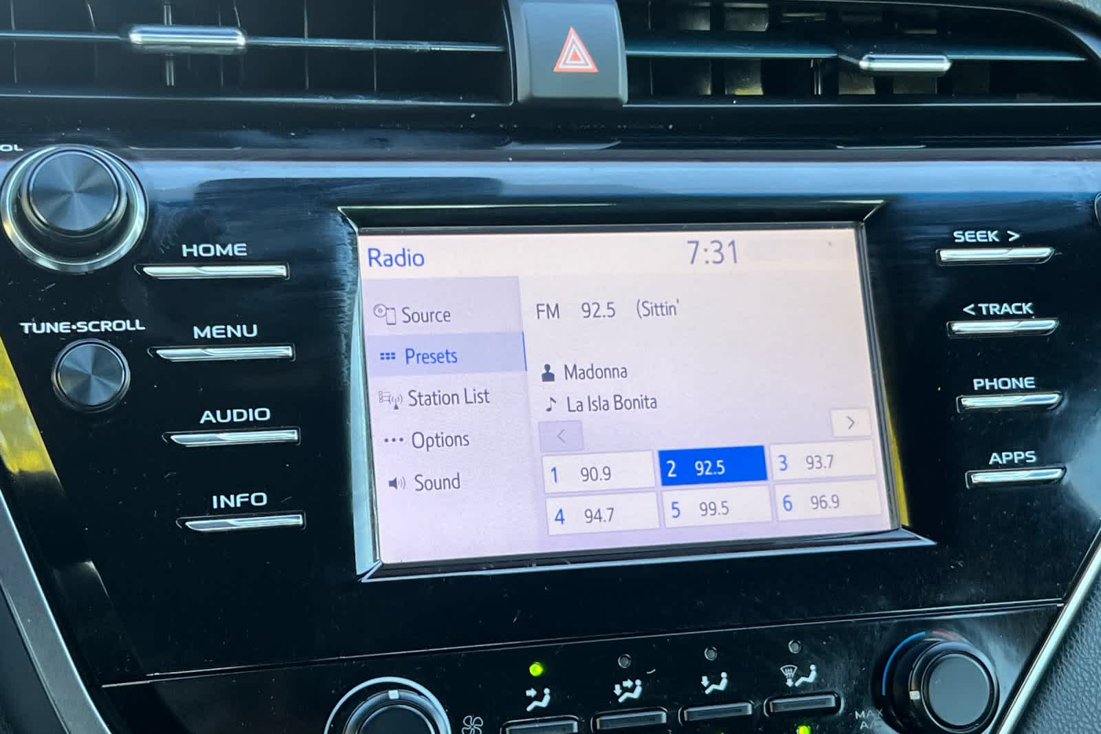 Thumbnail: 2018 Toyota Camry - 18