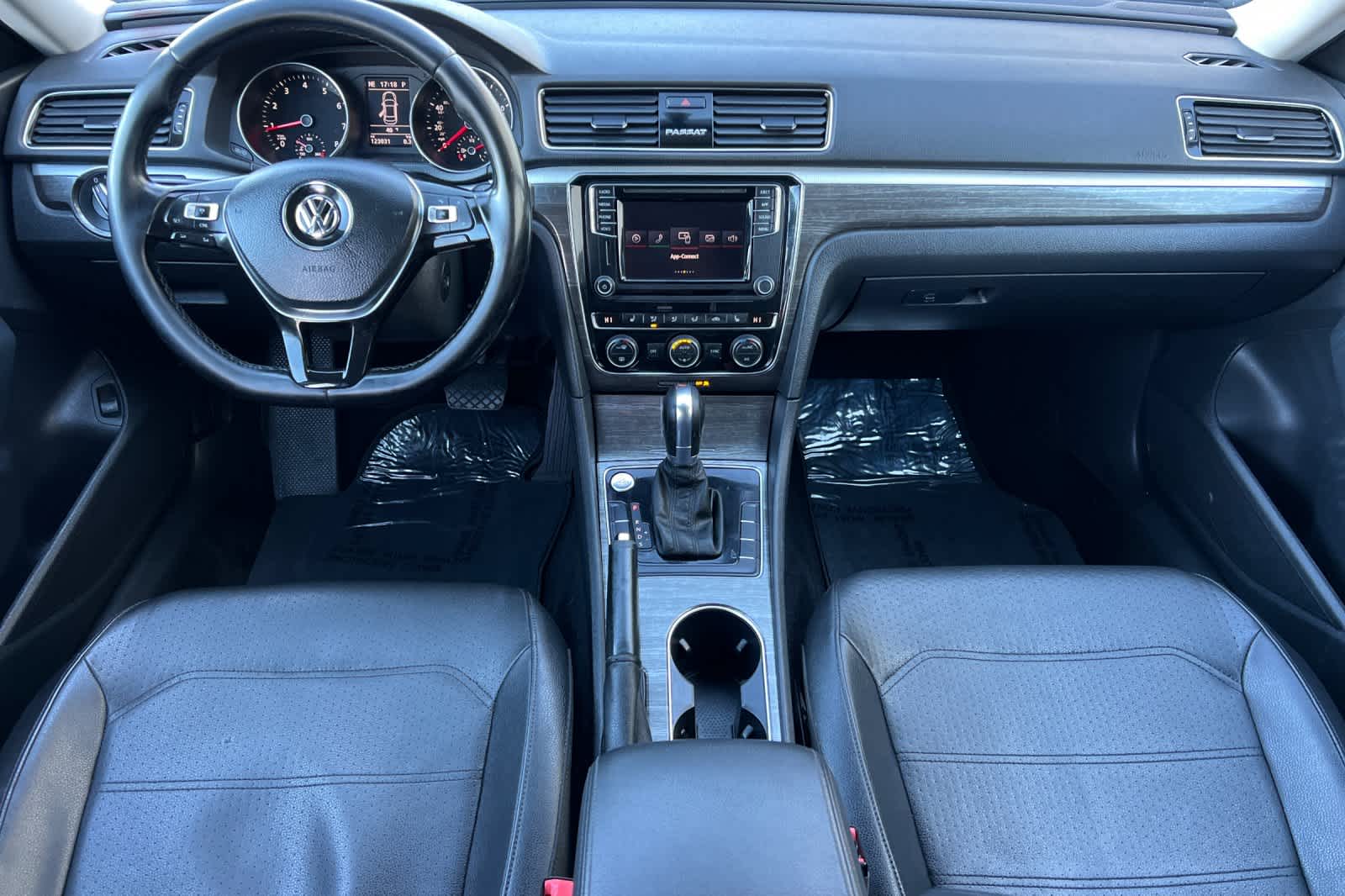 Thumbnail: 2018 Volkswagen Passat - 3