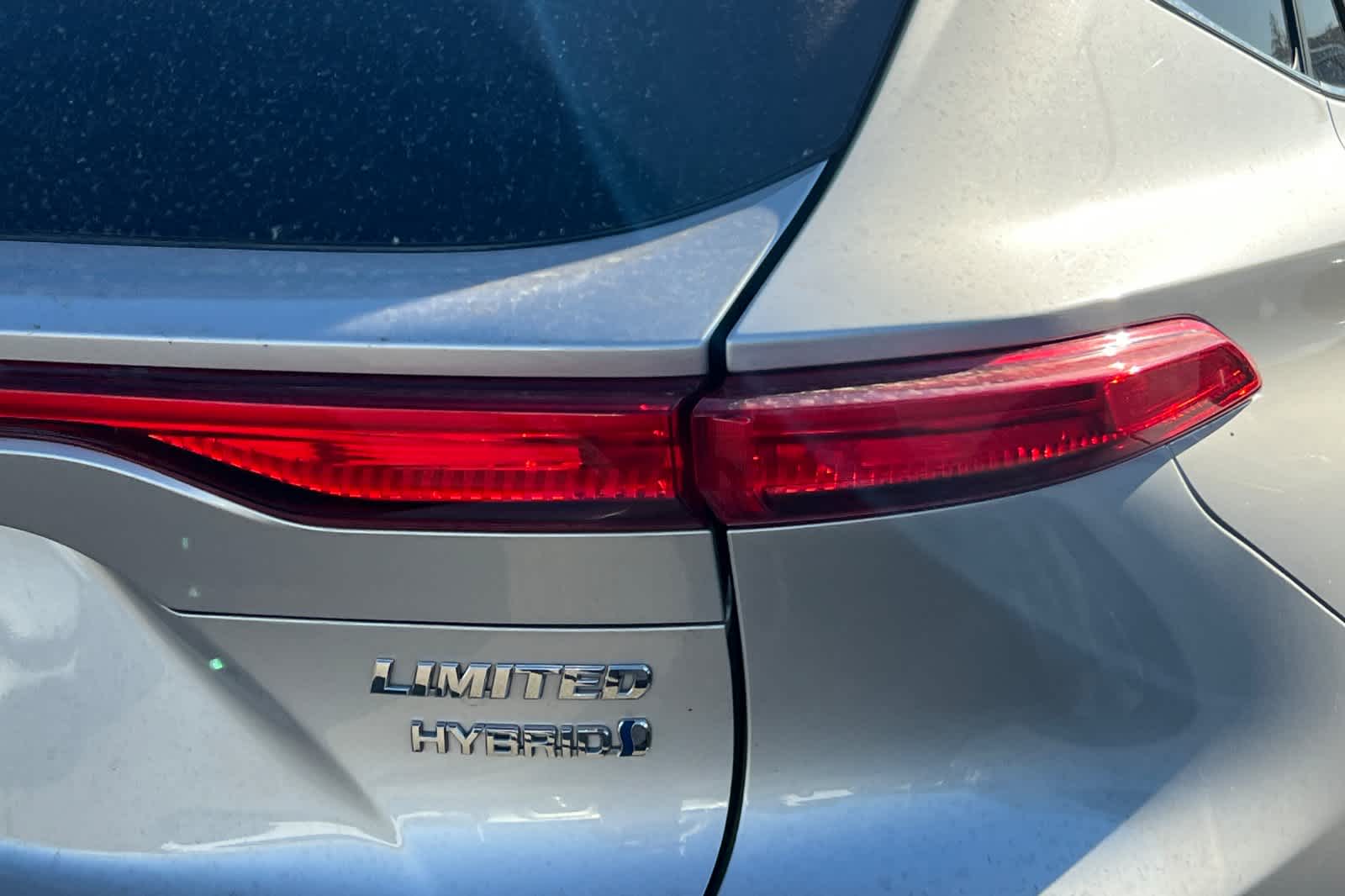 Thumbnail: 2021 Toyota Venza - 16