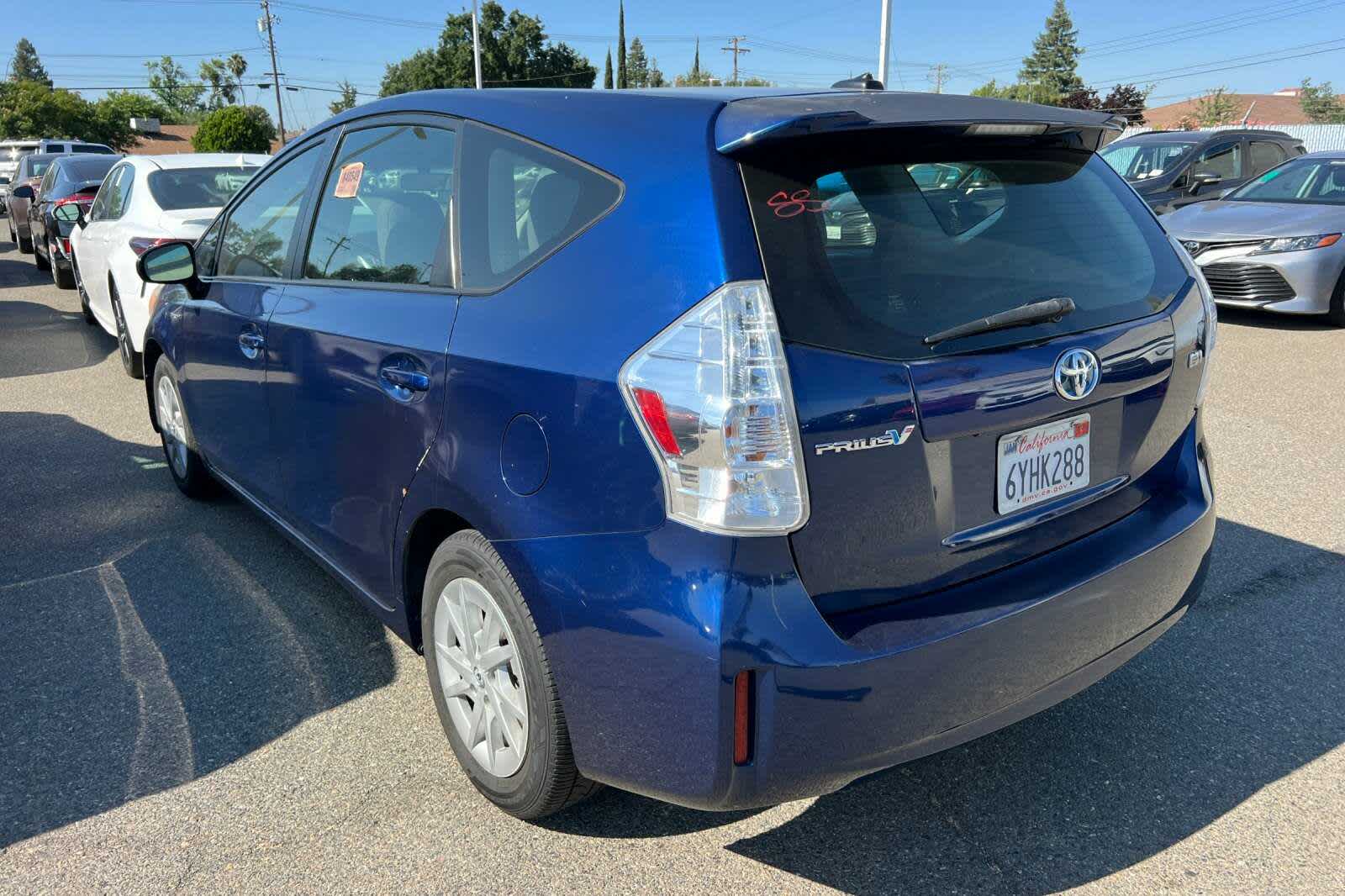 Thumbnail: 2013 Toyota Prius v - 4