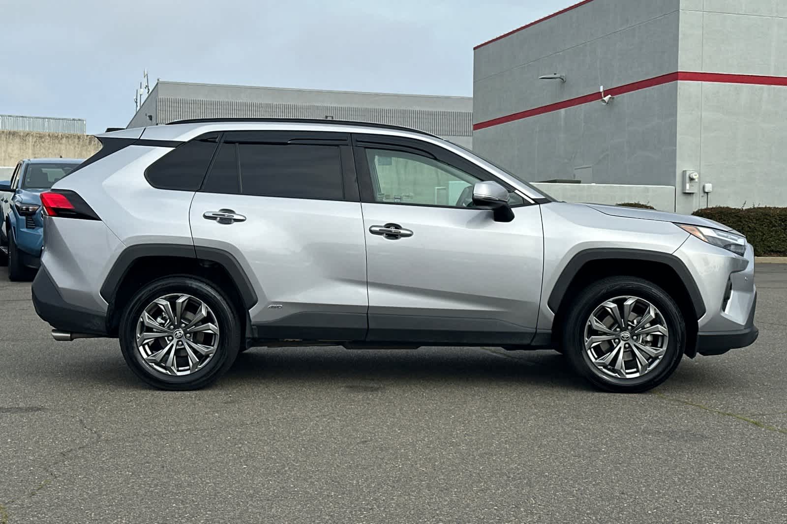 Thumbnail: 2022 Toyota RAV4 - 6