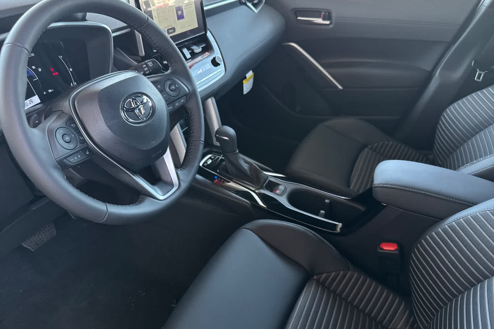 2025 Toyota Corolla Cross XSE 11