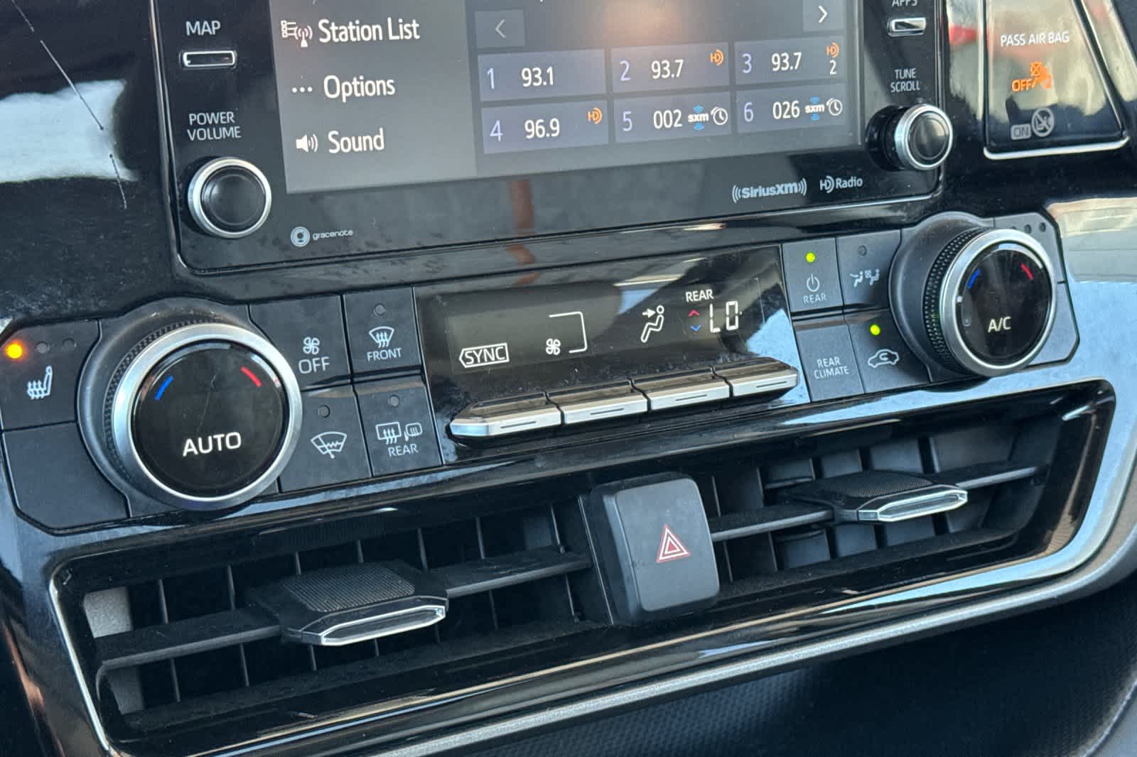 Thumbnail: 2022 Toyota Highlander - 23