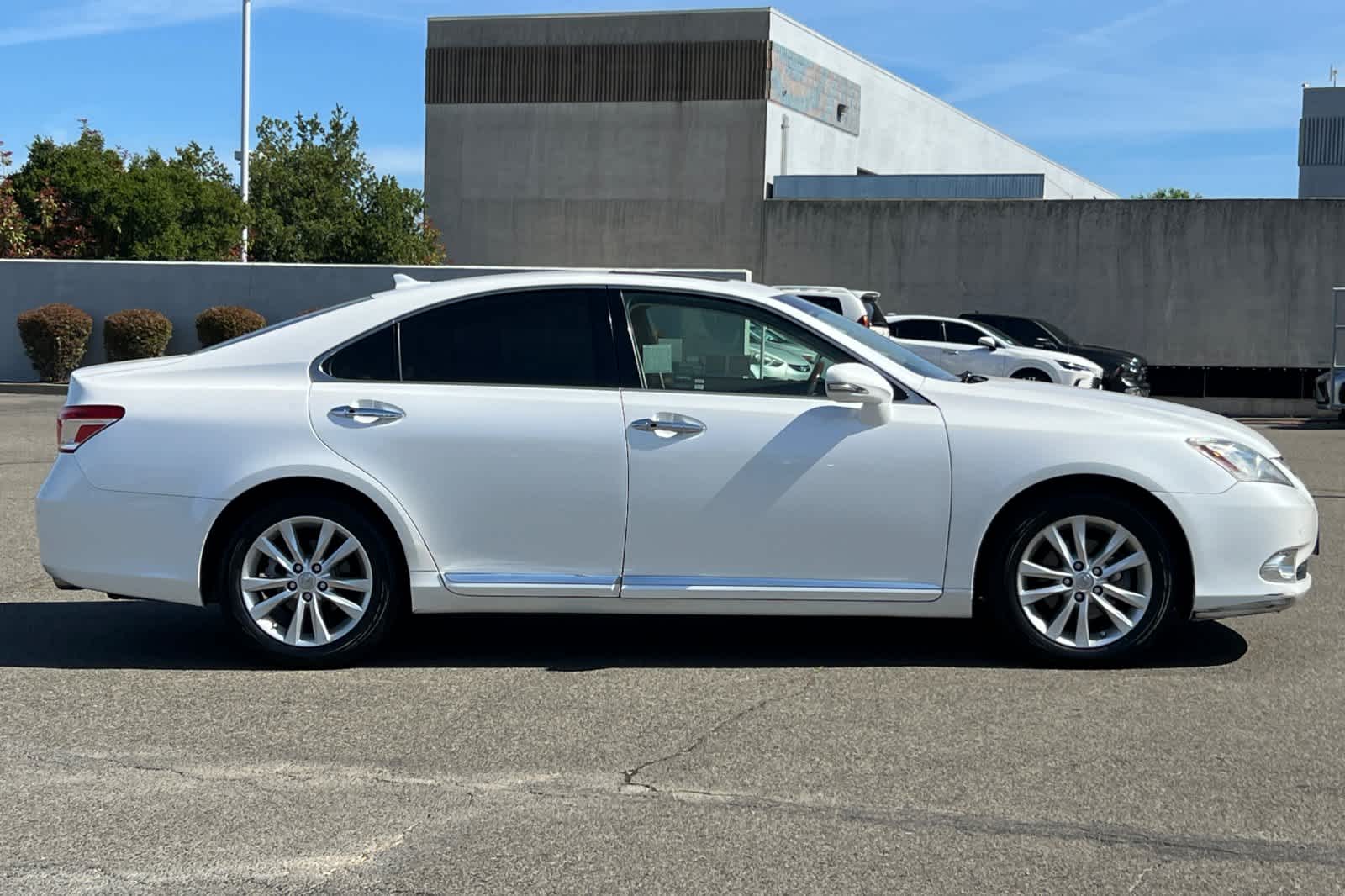 Thumbnail: 2011 Lexus ES - 5