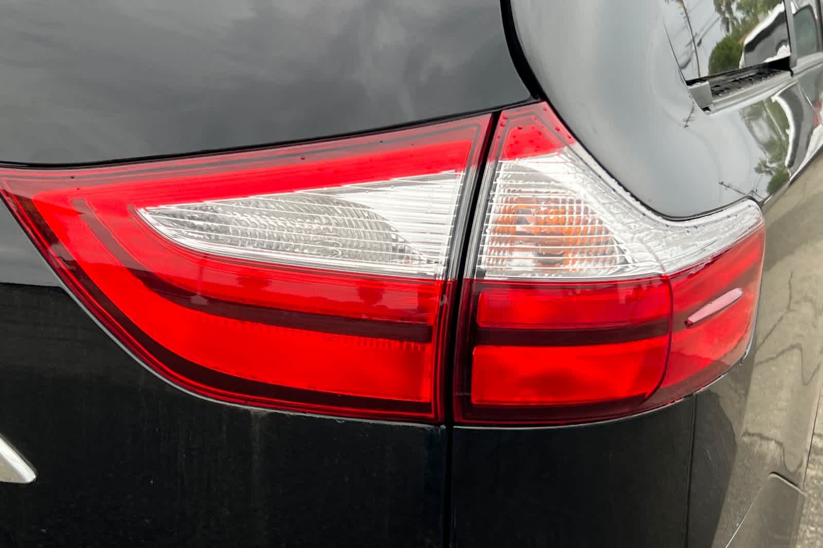 Thumbnail: 2019 Toyota Sienna - 17