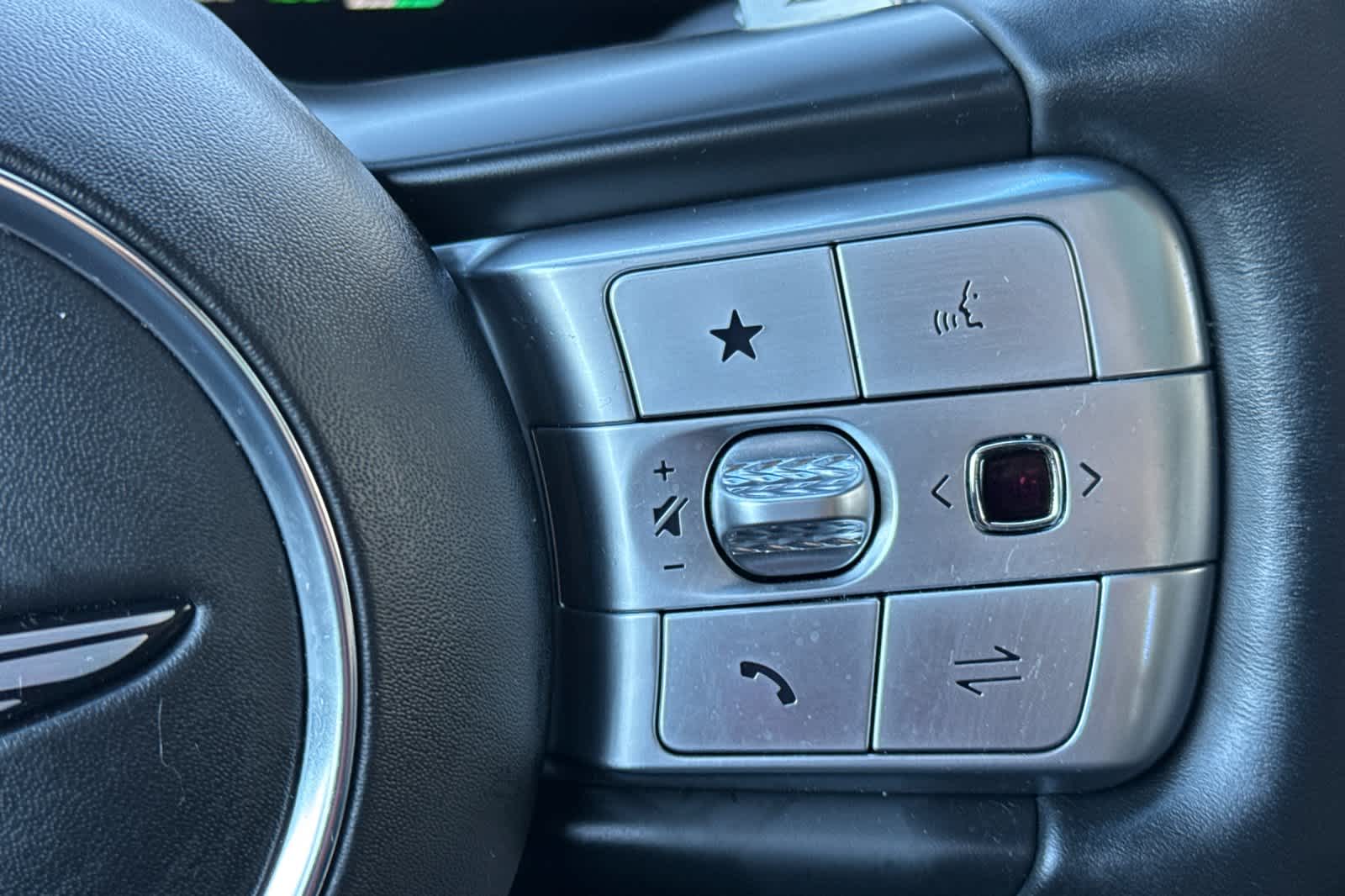 Thumbnail: 2023 Genesis GV60 - 29