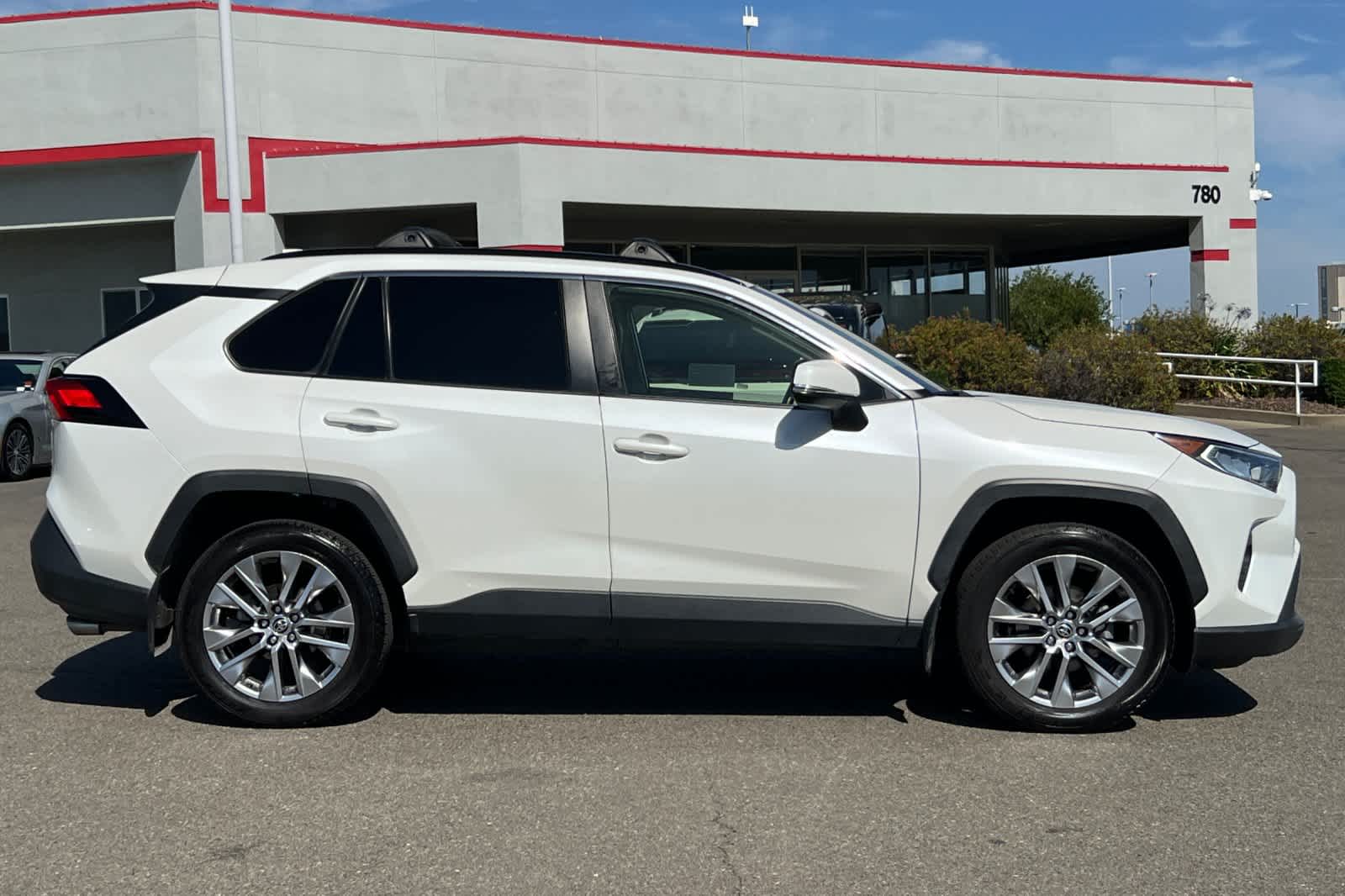 Thumbnail: 2021 Toyota RAV4 - 6