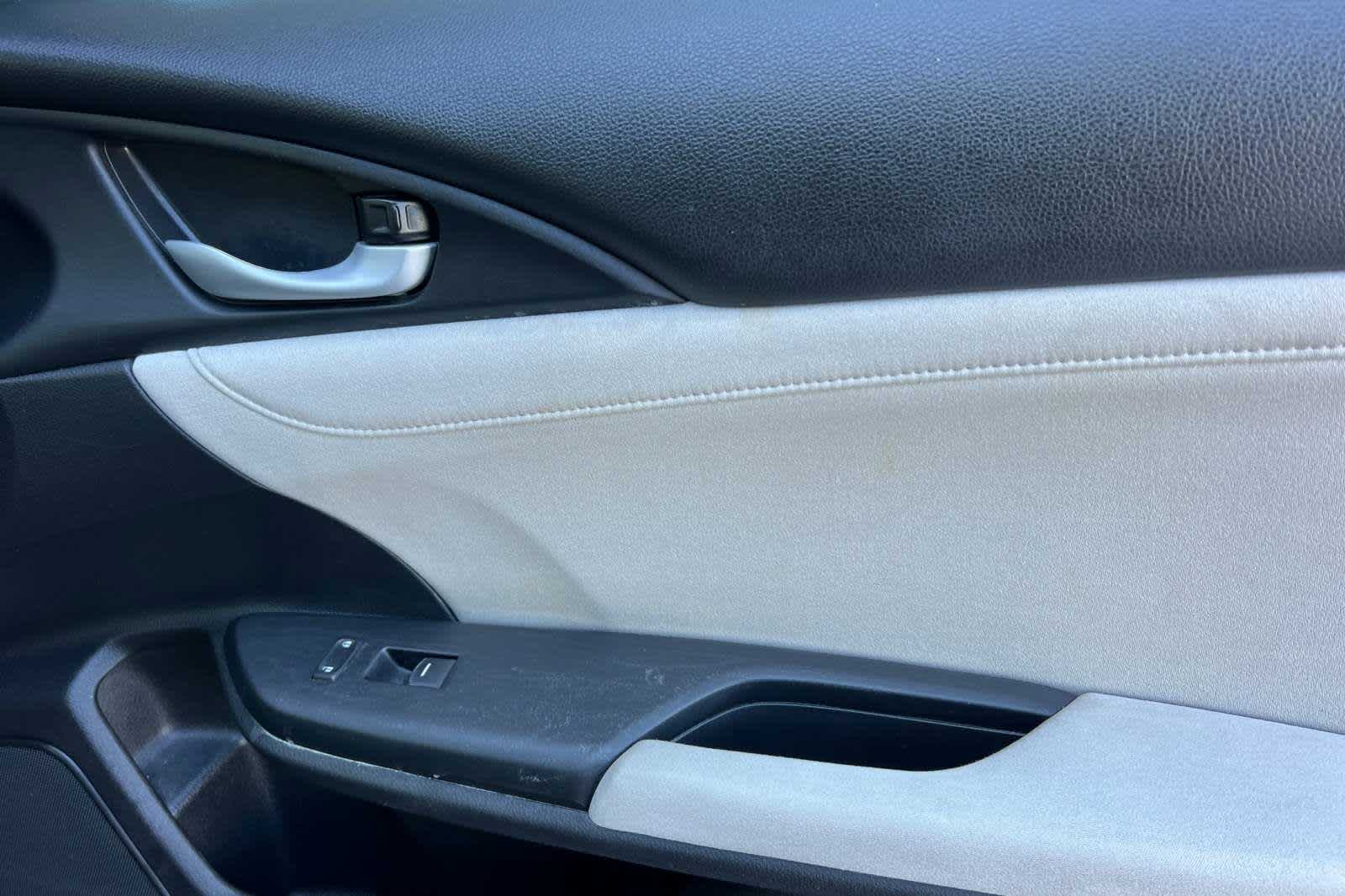 Thumbnail: 2019 Honda Insight - 17