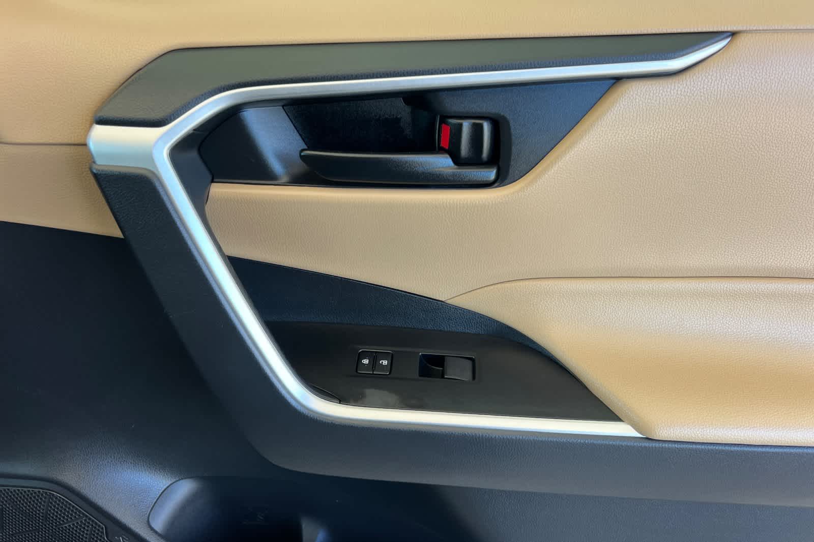 Thumbnail: 2023 Toyota RAV4 - 19