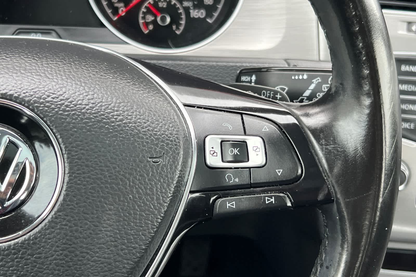 Thumbnail: 2017 Volkswagen Golf - 27