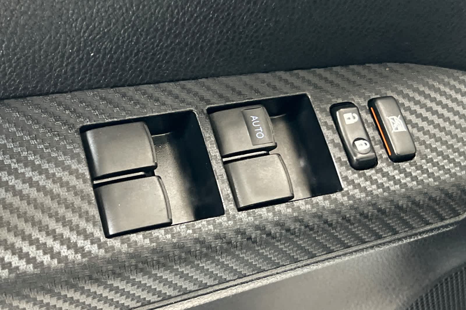 Thumbnail: 2015 Toyota RAV4 - 13