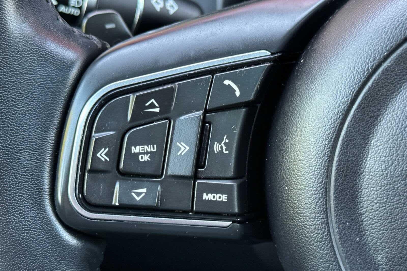 Thumbnail: 2019 Jaguar F-Pace - 28