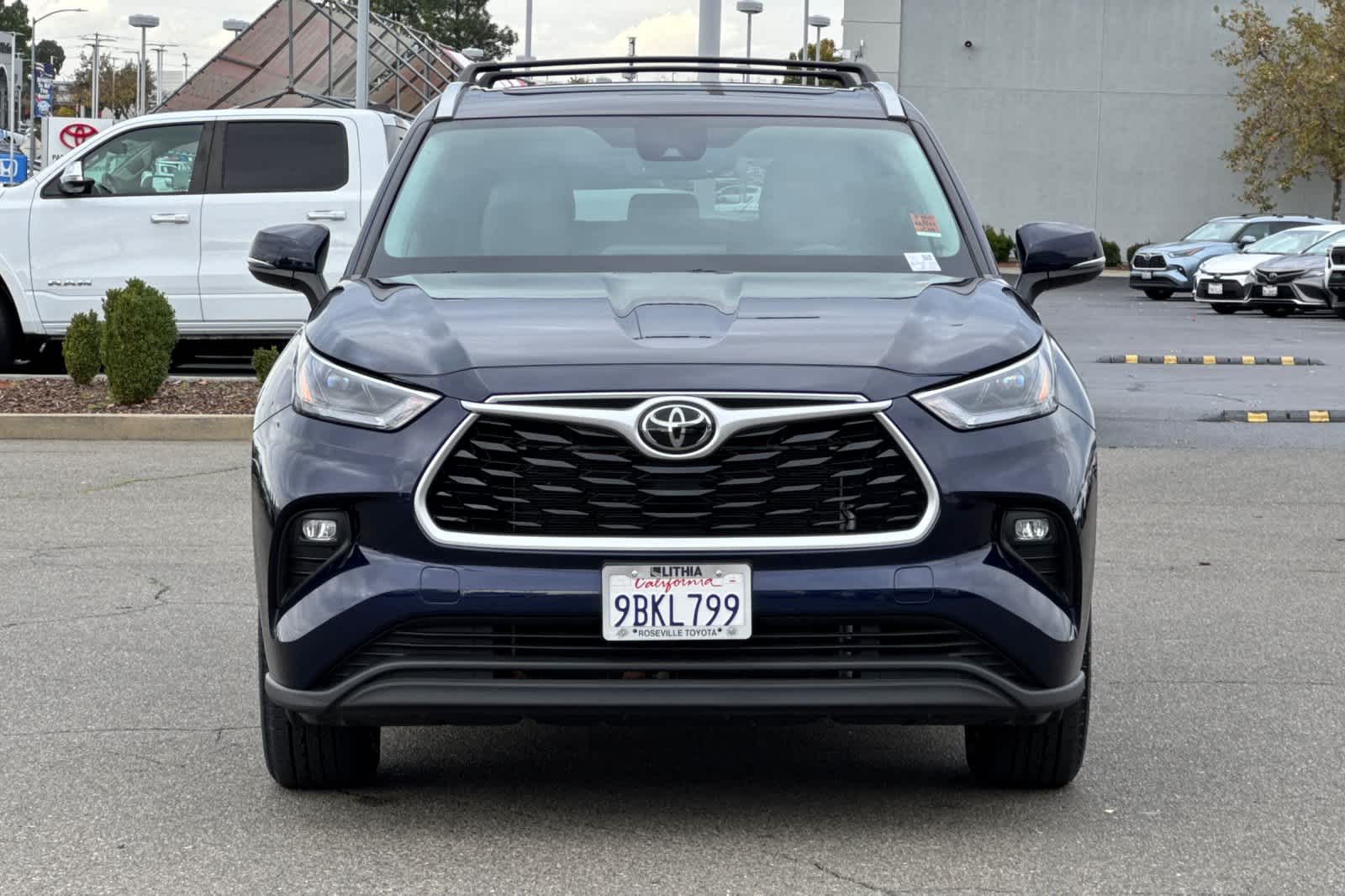 Thumbnail: 2022 Toyota Highlander - 10