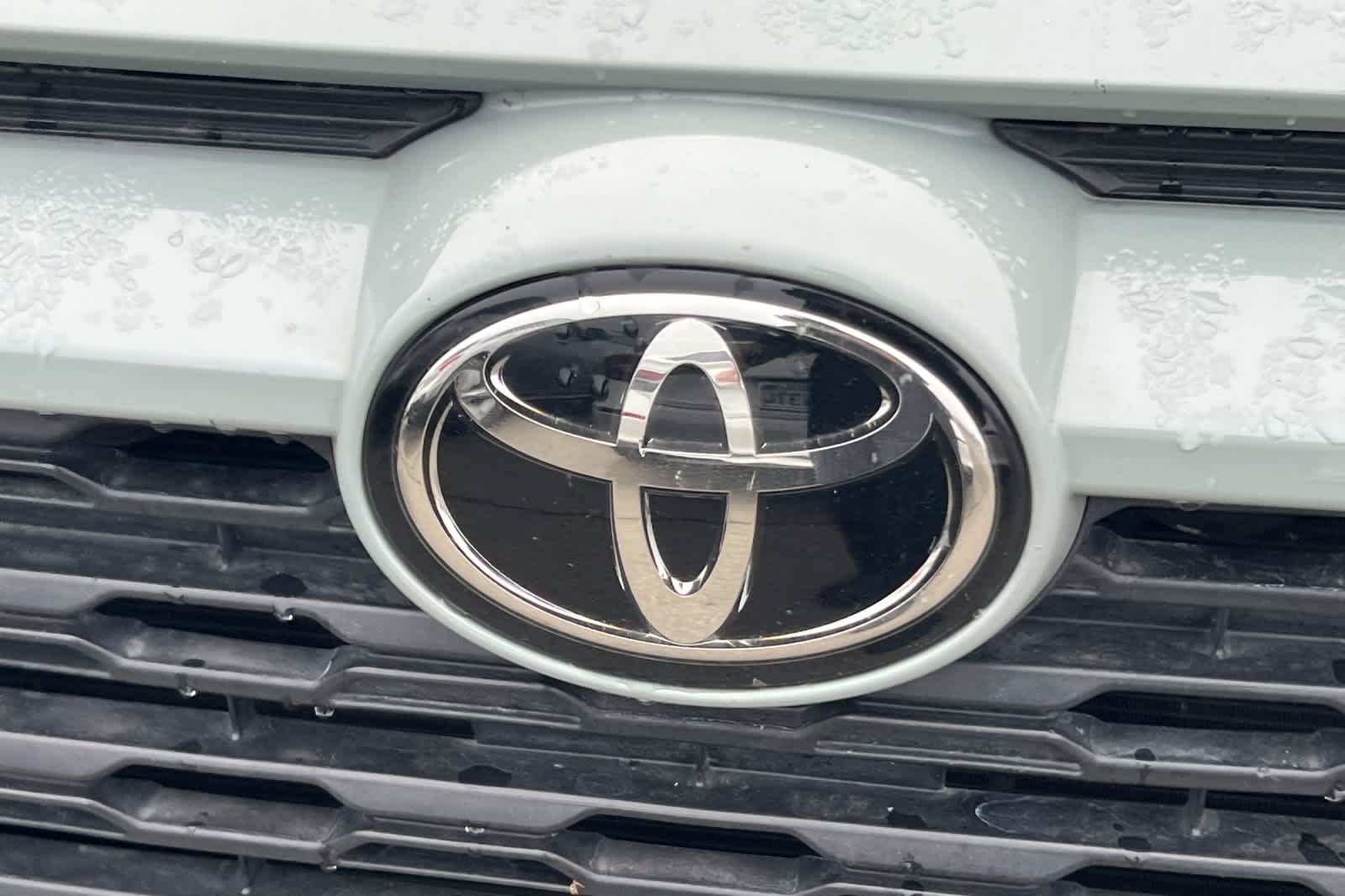 Thumbnail: 2022 Toyota RAV4 - 10