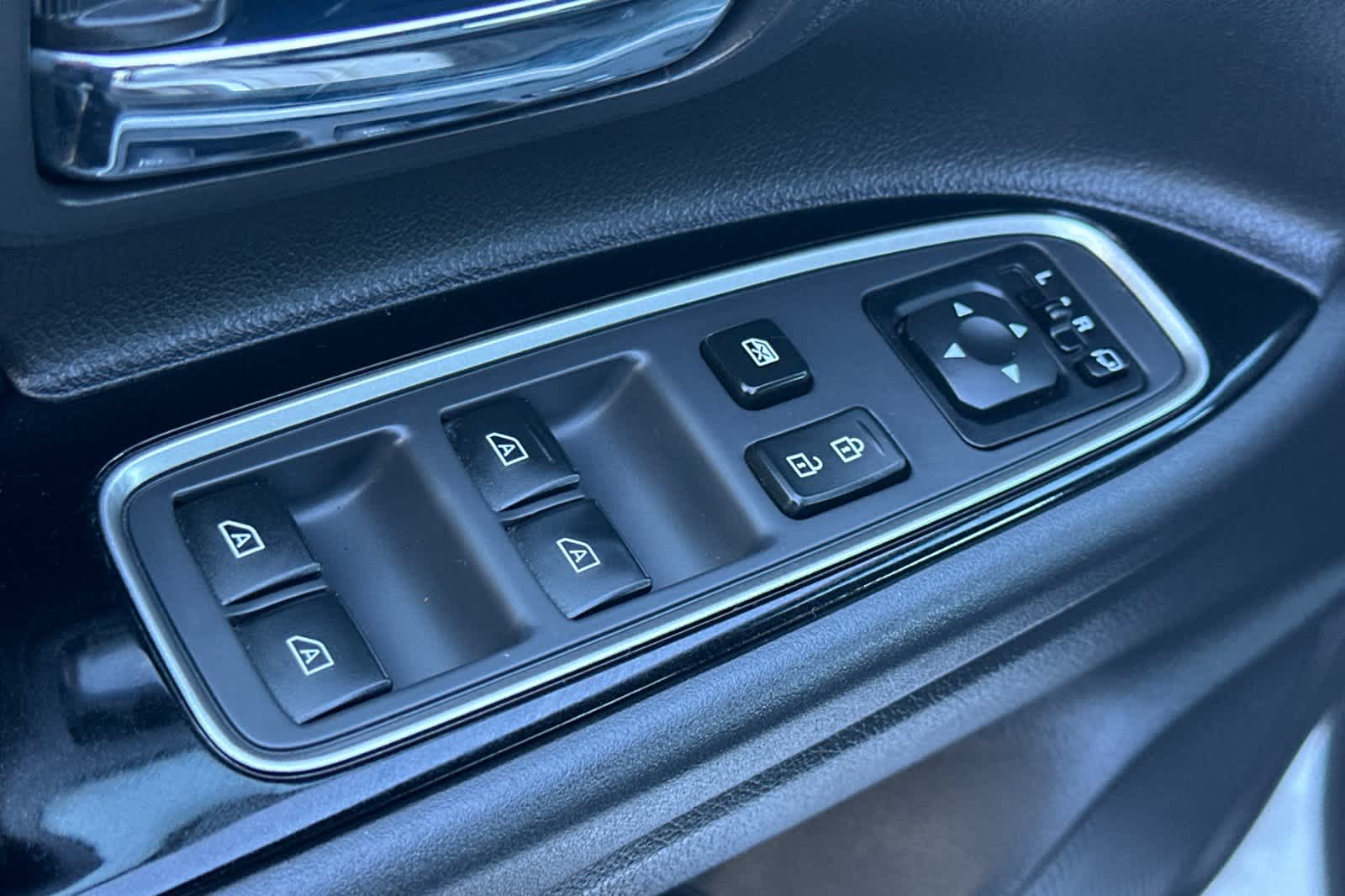 Thumbnail: 2022 Mitsubishi Outlander - 13