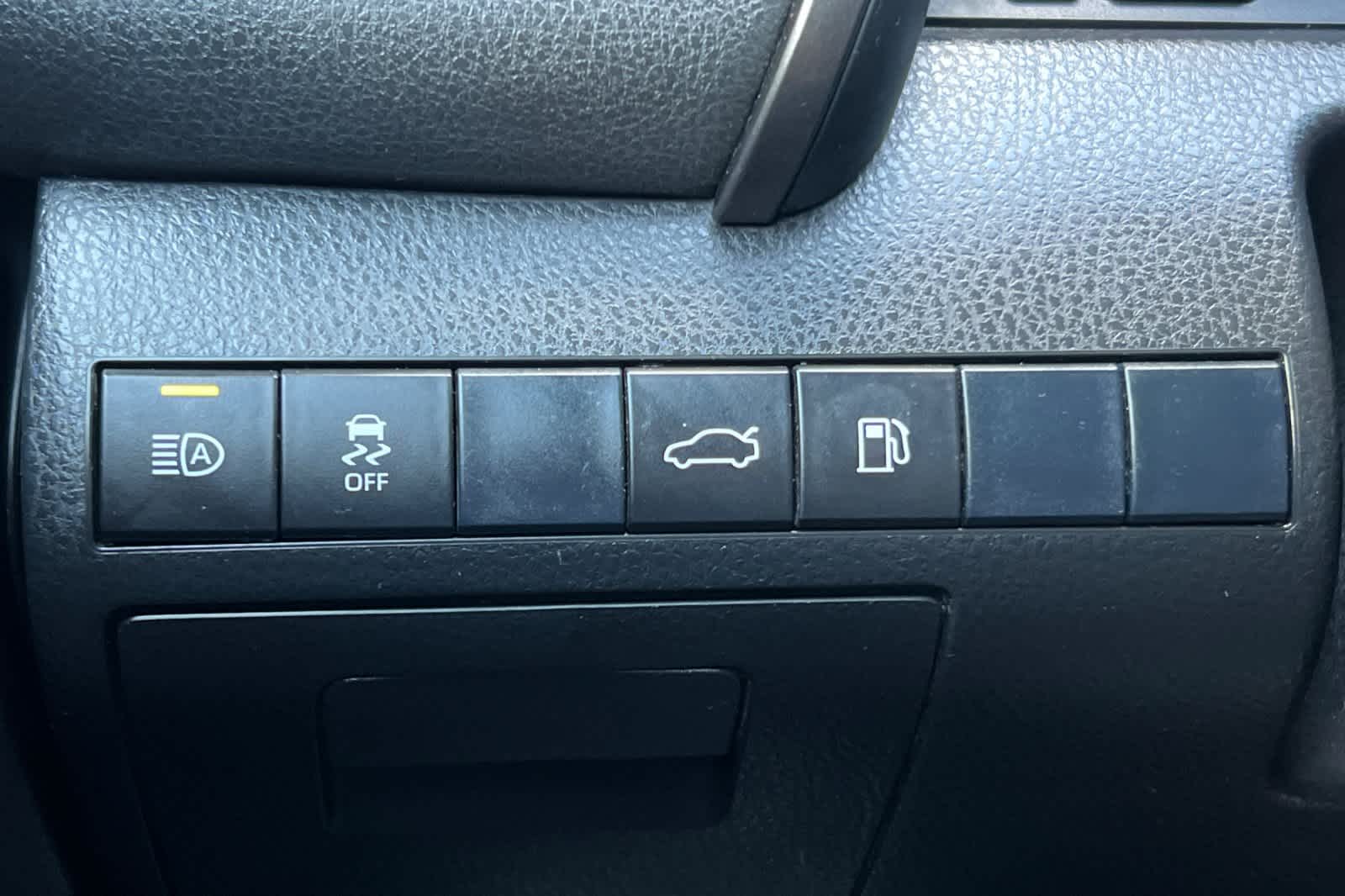 Thumbnail: 2018 Toyota Camry - 27