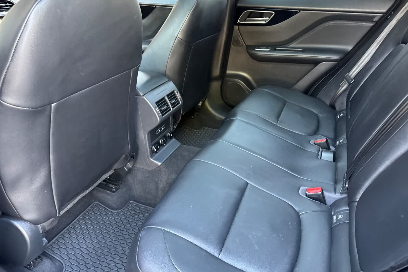 Thumbnail: 2019 Jaguar F-Pace - 4