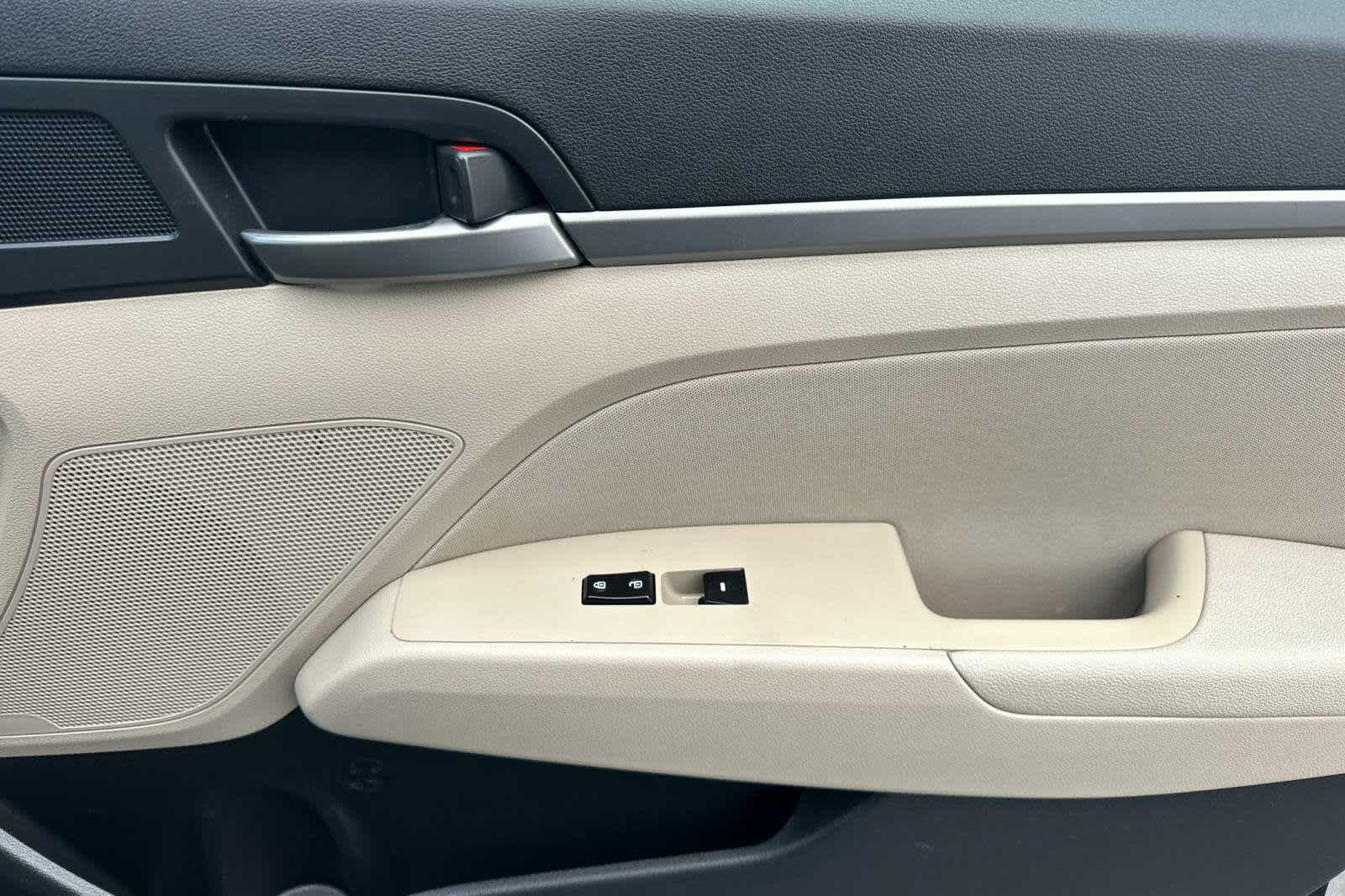 Thumbnail: 2018 Hyundai Elantra - 18