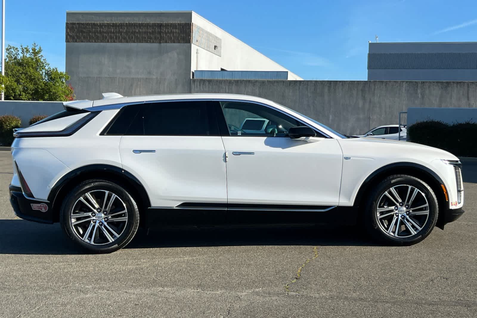 Thumbnail: 2024 Cadillac Lyriq - 6