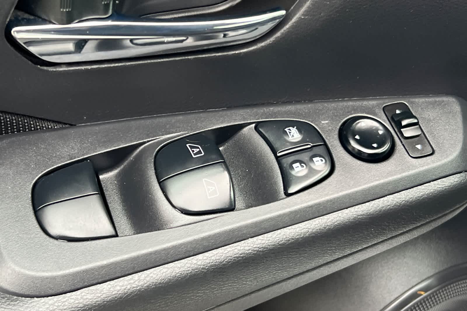 Thumbnail: 2023 Nissan Kicks - 13