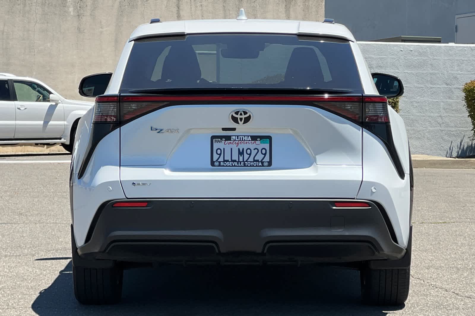 Thumbnail: 2024 Toyota bZ4X - 8