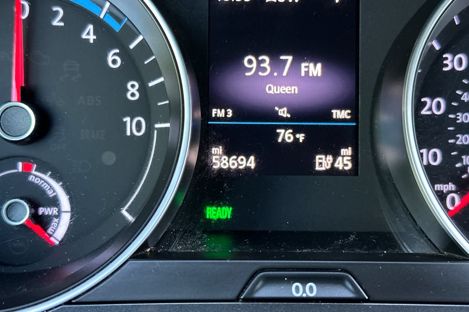 Thumbnail: 2017 Volkswagen e-Golf - 29