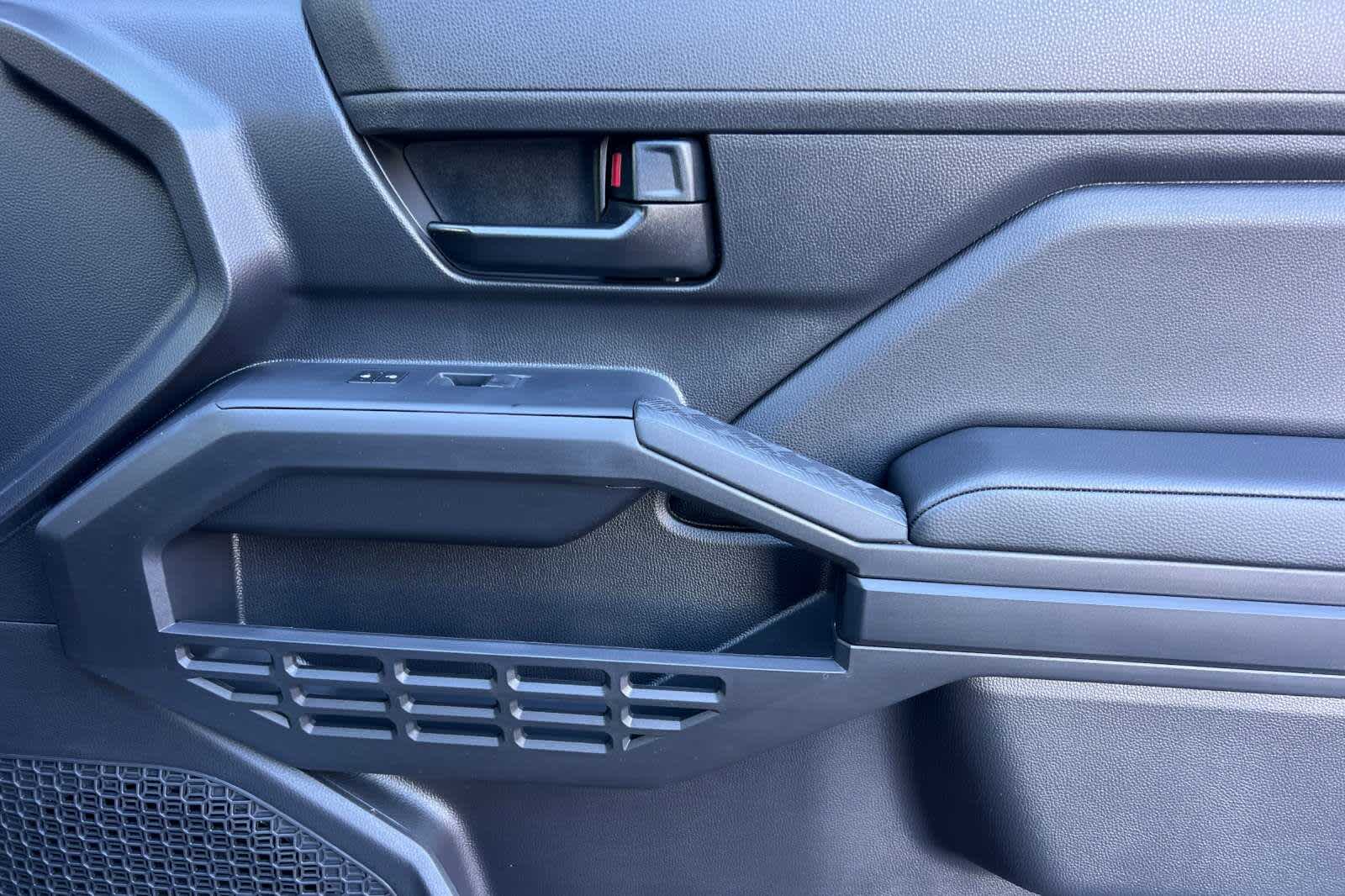 2025 Toyota Tacoma SR 16