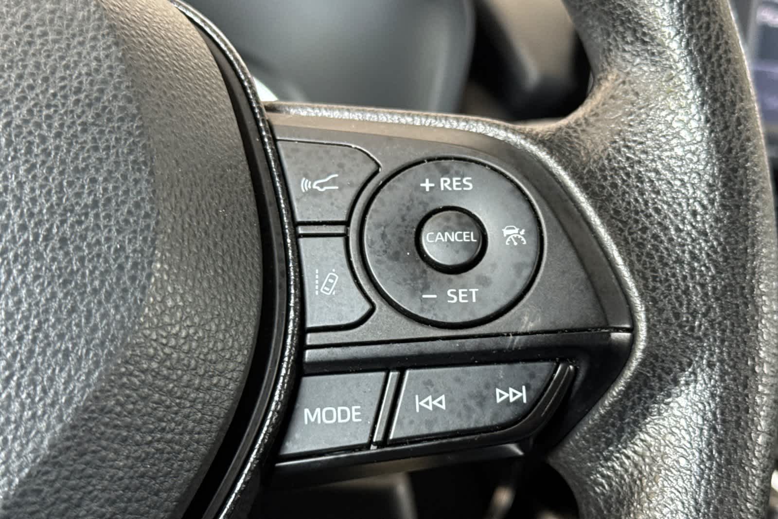 Thumbnail: 2021 Toyota RAV4 - 24