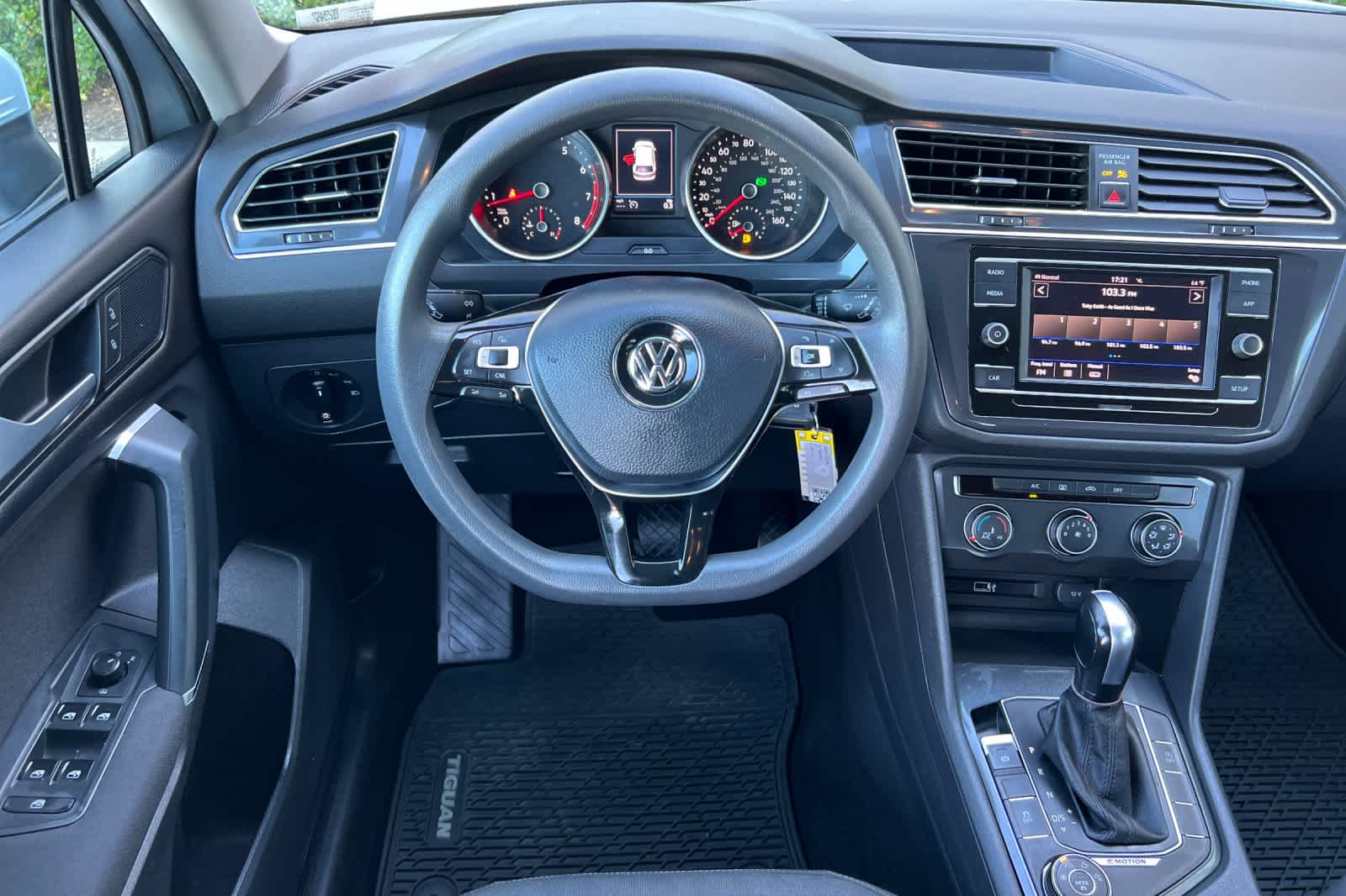 Thumbnail: 2018 Volkswagen Tiguan - 15