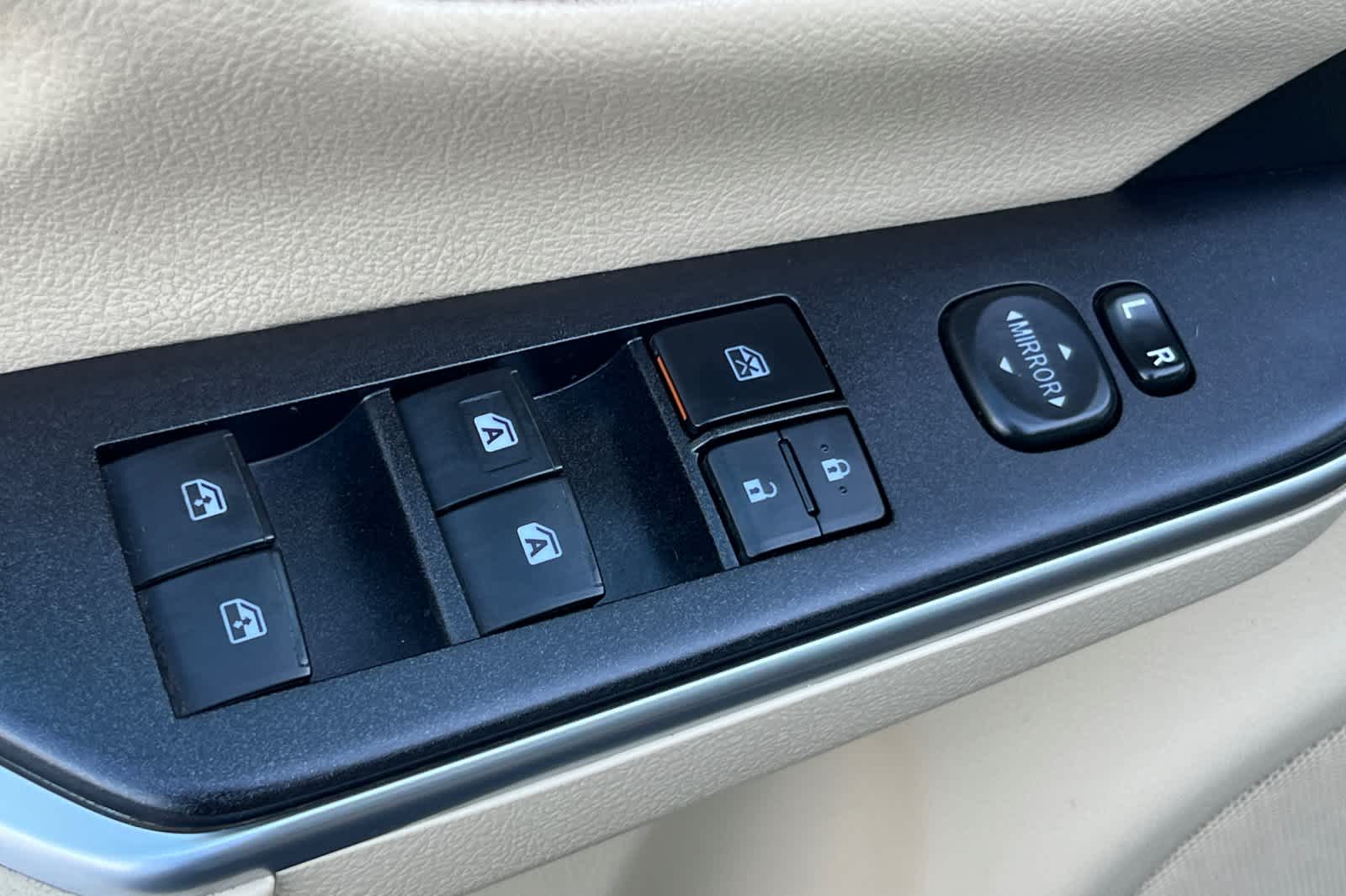 Thumbnail: 2017 Toyota Camry - 13