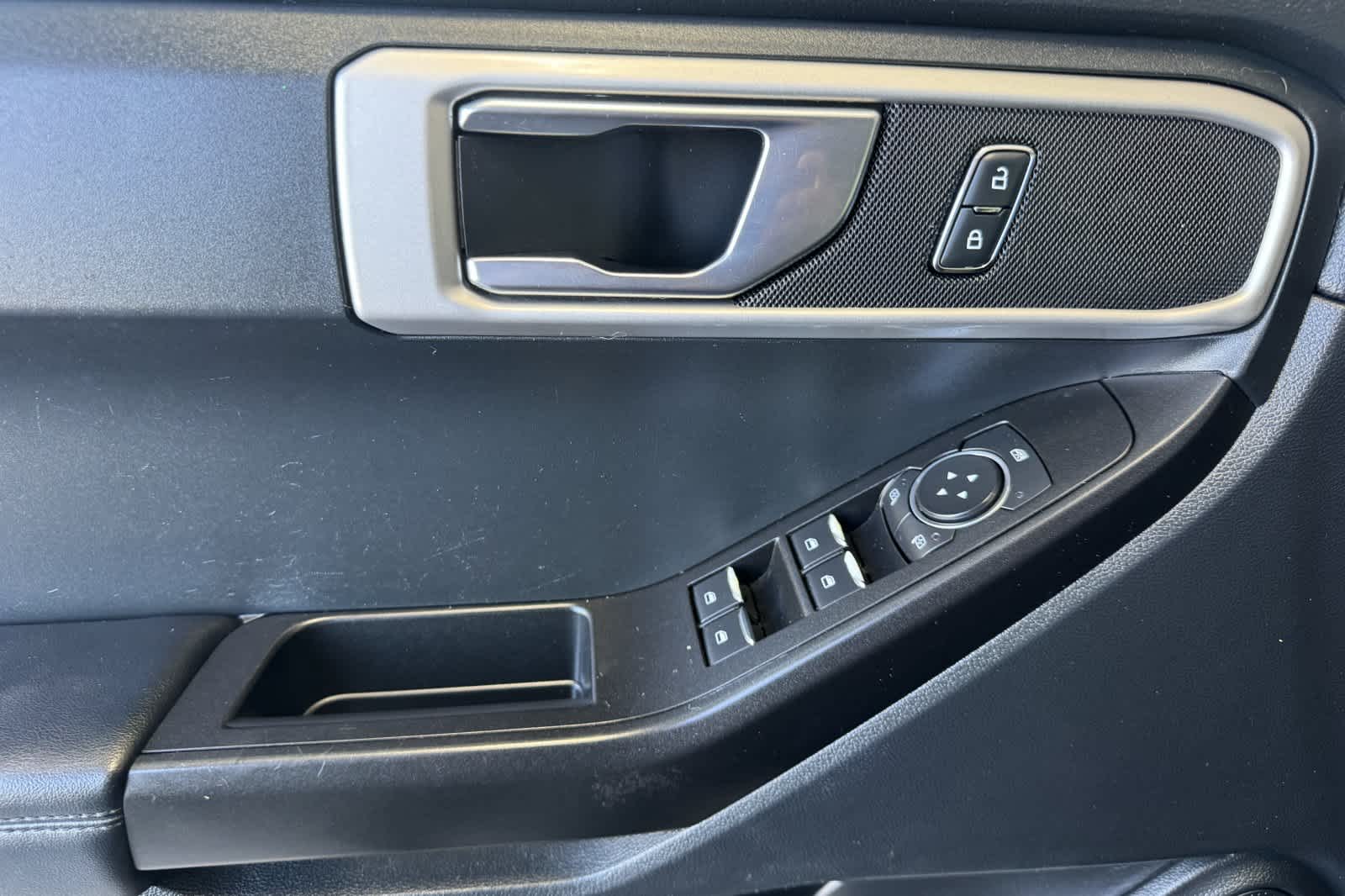 Thumbnail: 2020 Ford Explorer - 12