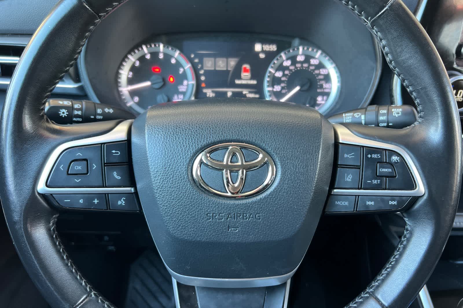 Thumbnail: 2023 Toyota Highlander - 26