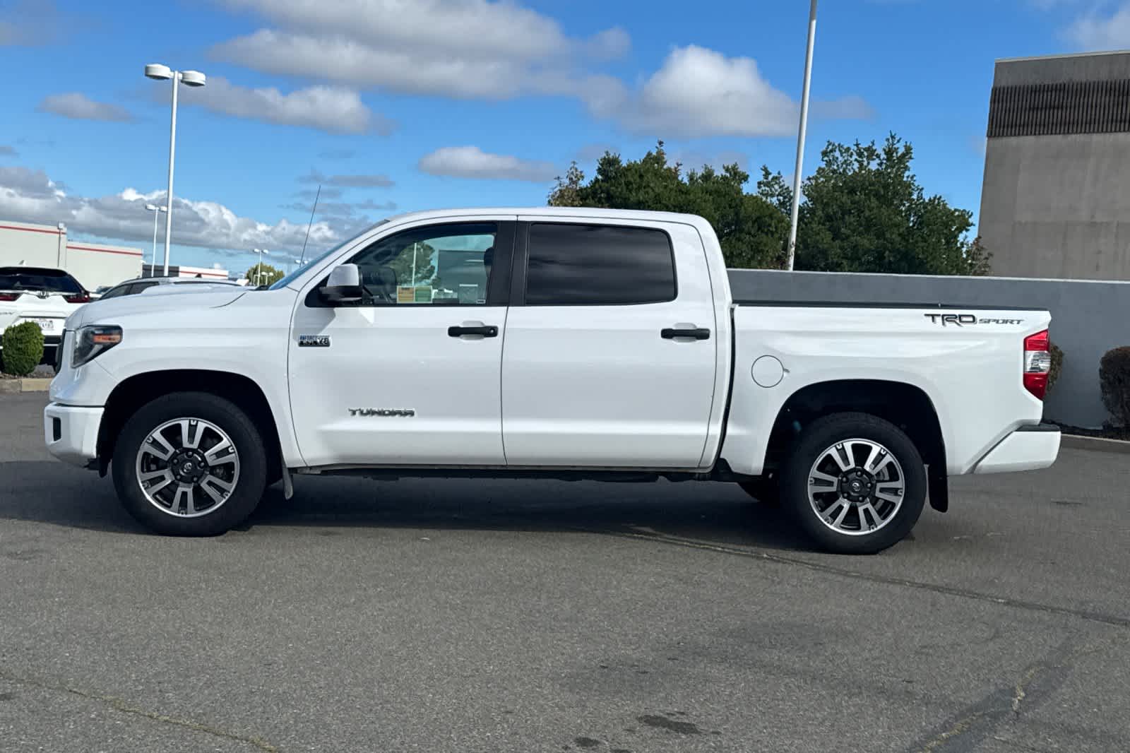 Thumbnail: 2019 Toyota Tundra - 9