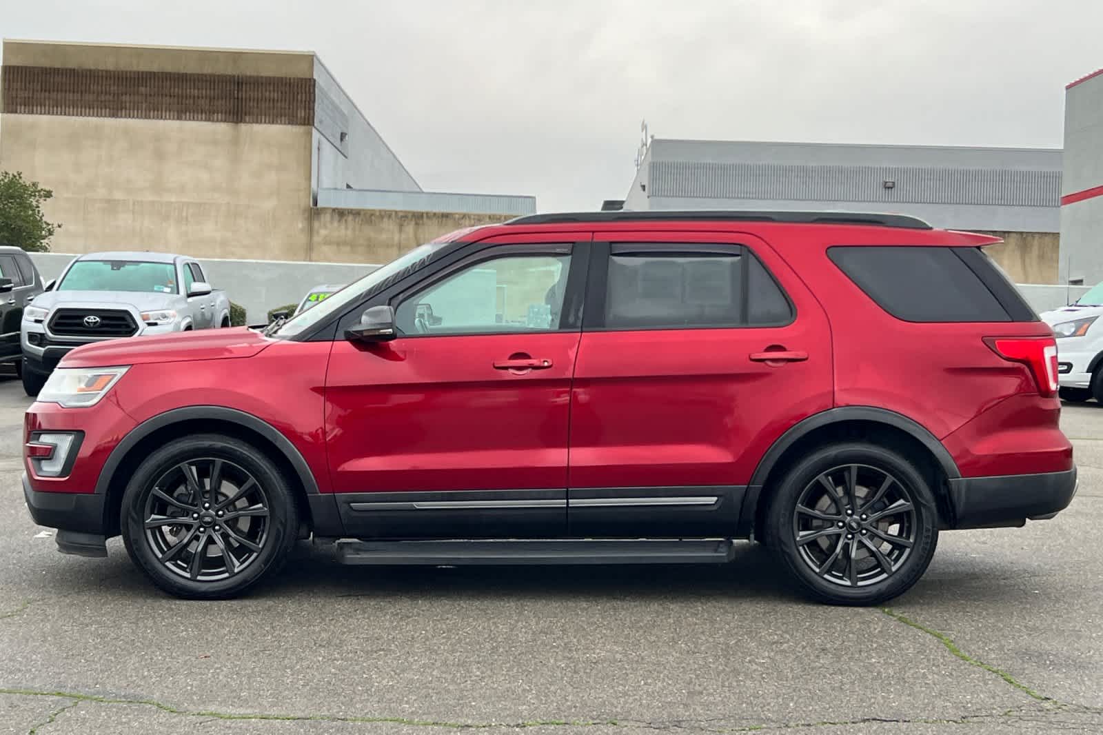 Thumbnail: 2017 Ford Explorer - 9