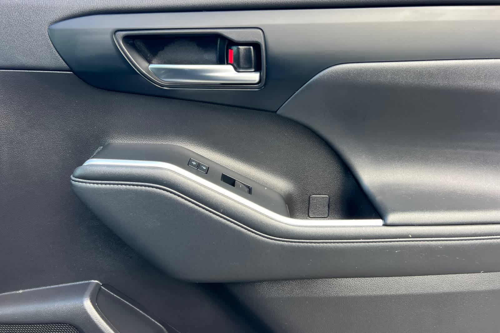 Thumbnail: 2022 Toyota Highlander - 20