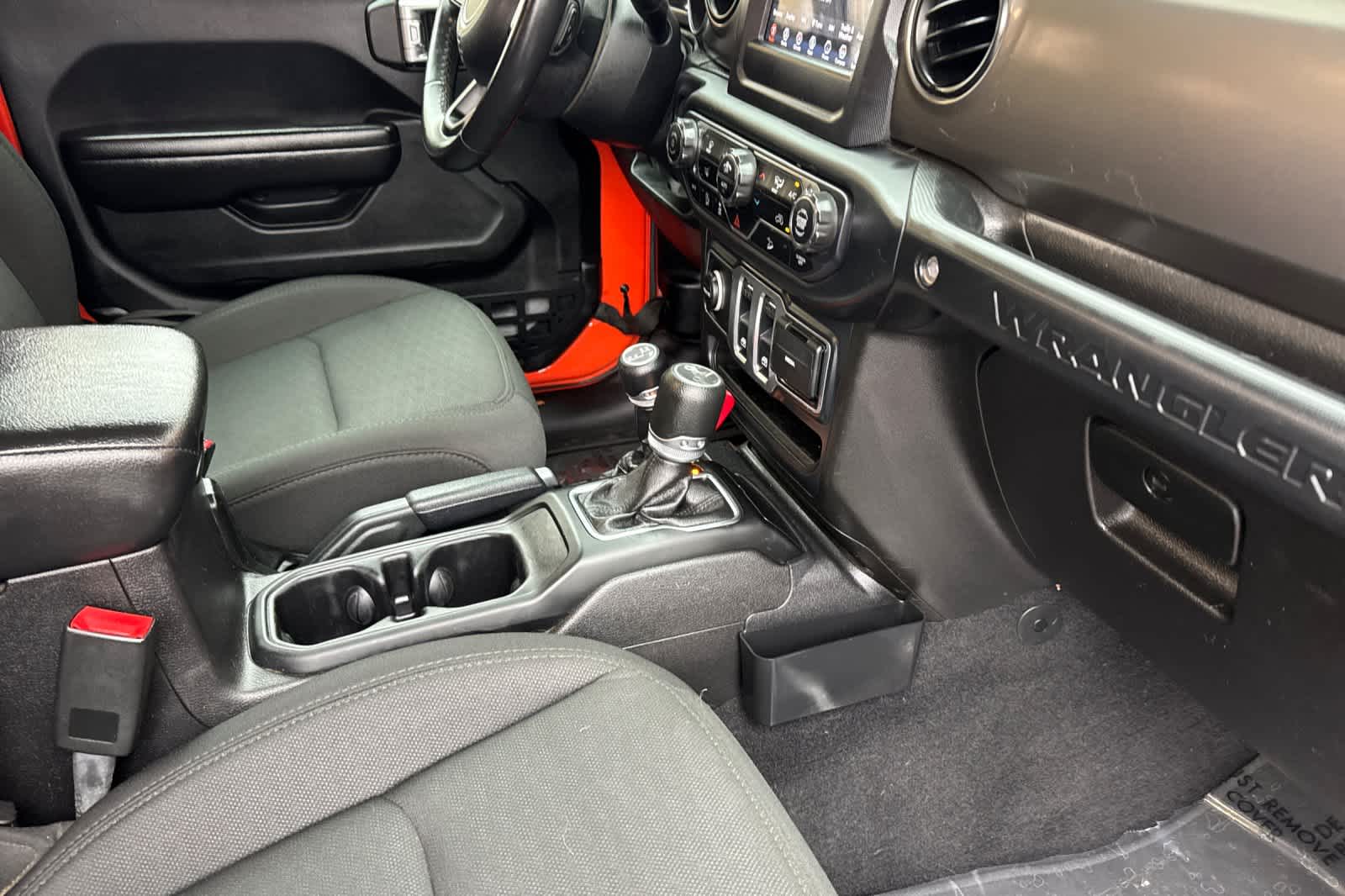 Thumbnail: 2019 Jeep Wrangler - 16