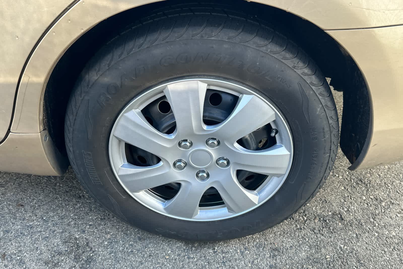 Thumbnail: 2011 Toyota Camry - 18