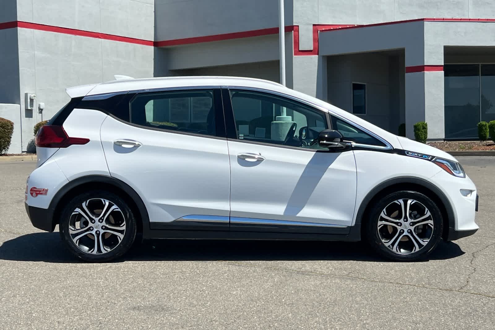 Thumbnail: 2017 Chevrolet Bolt EV - 6