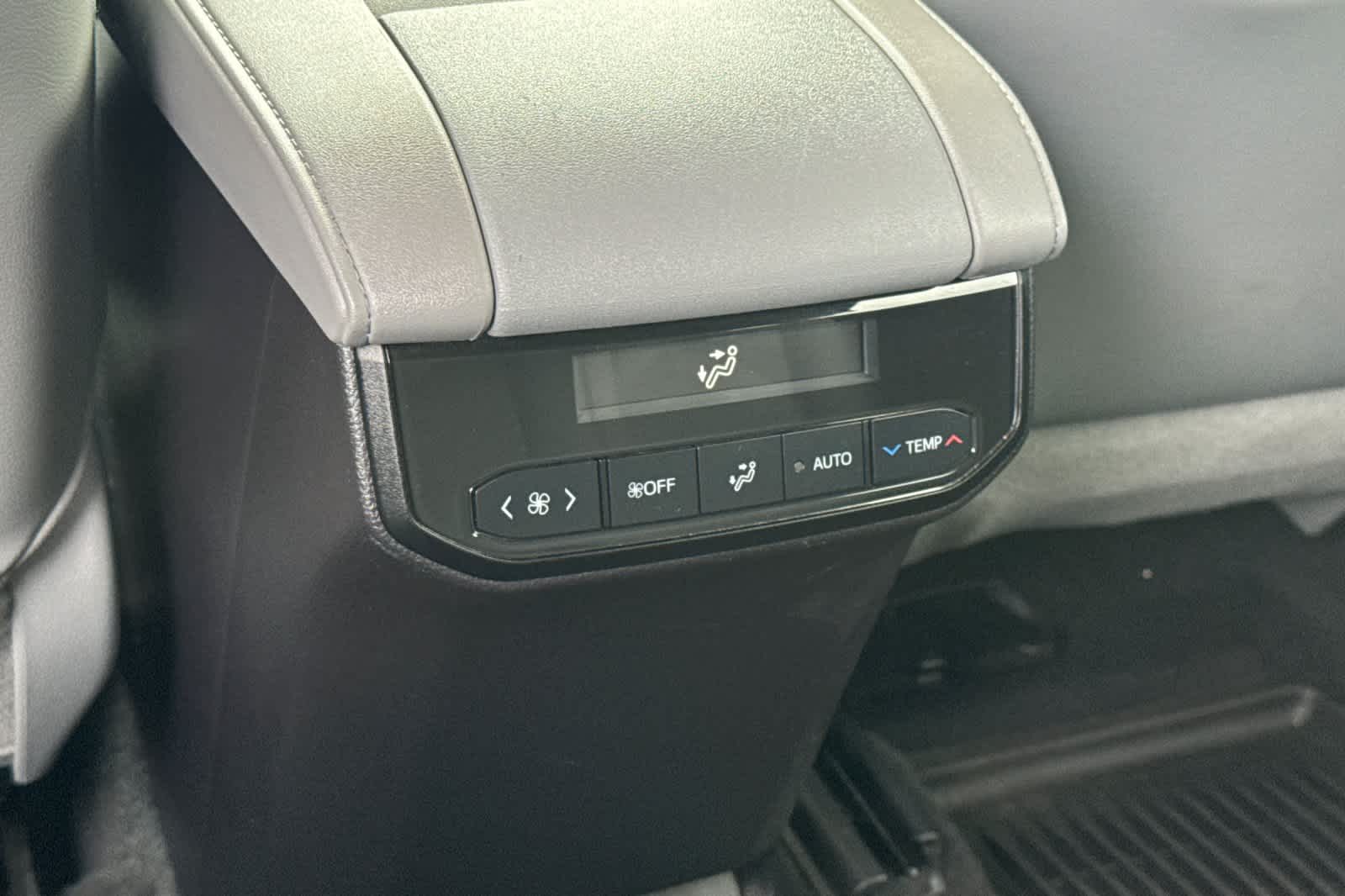 Thumbnail: 2022 Toyota Highlander - 14