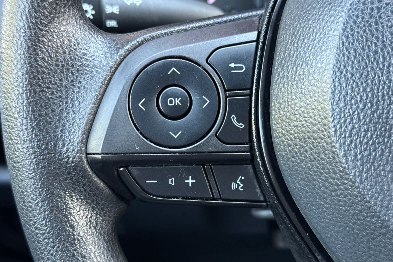 Thumbnail: 2022 Toyota RAV4 - 25