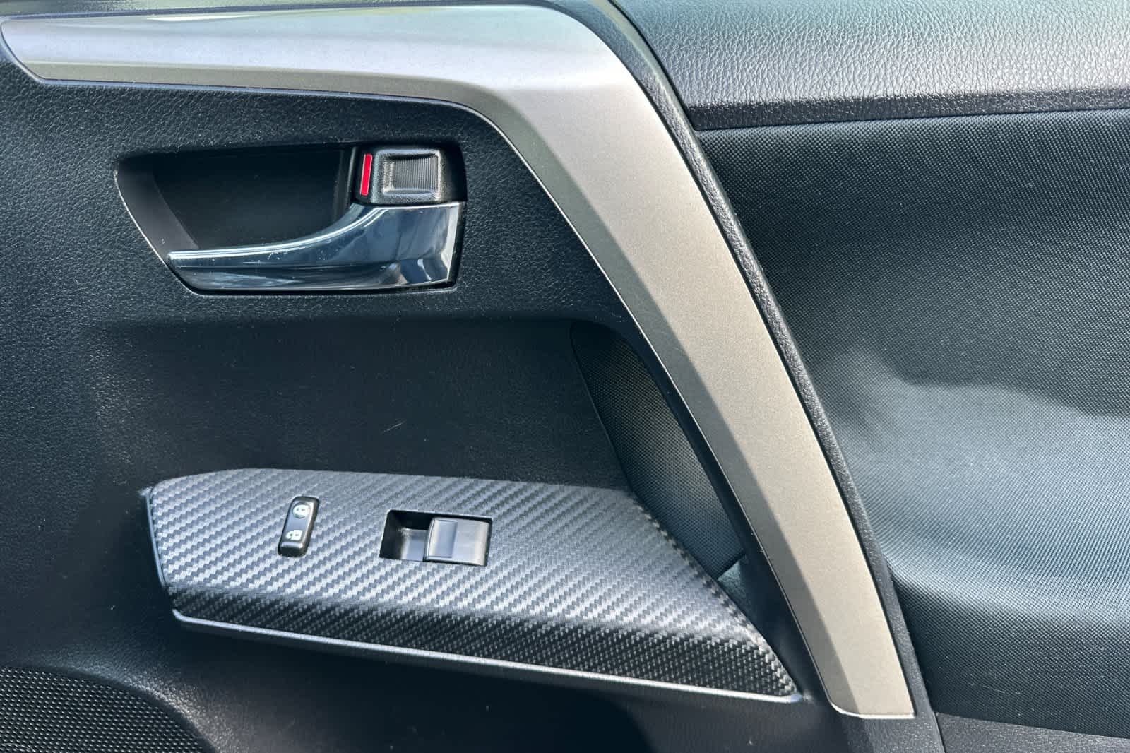 Thumbnail: 2015 Toyota RAV4 - 19