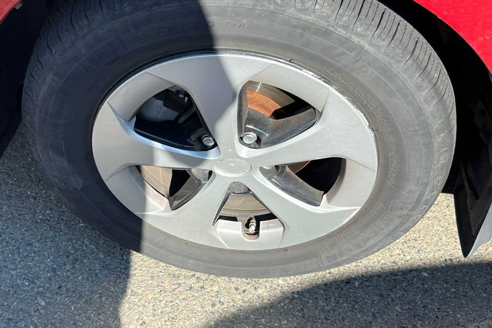2012 Toyota Prius Three 21