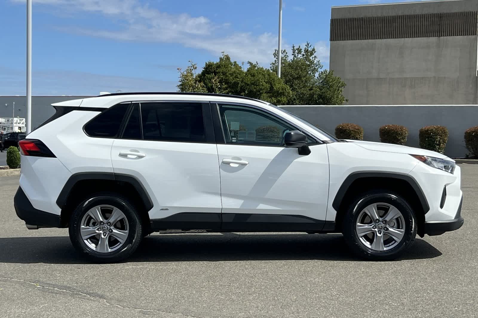 Thumbnail: 2022 Toyota RAV4 - 6