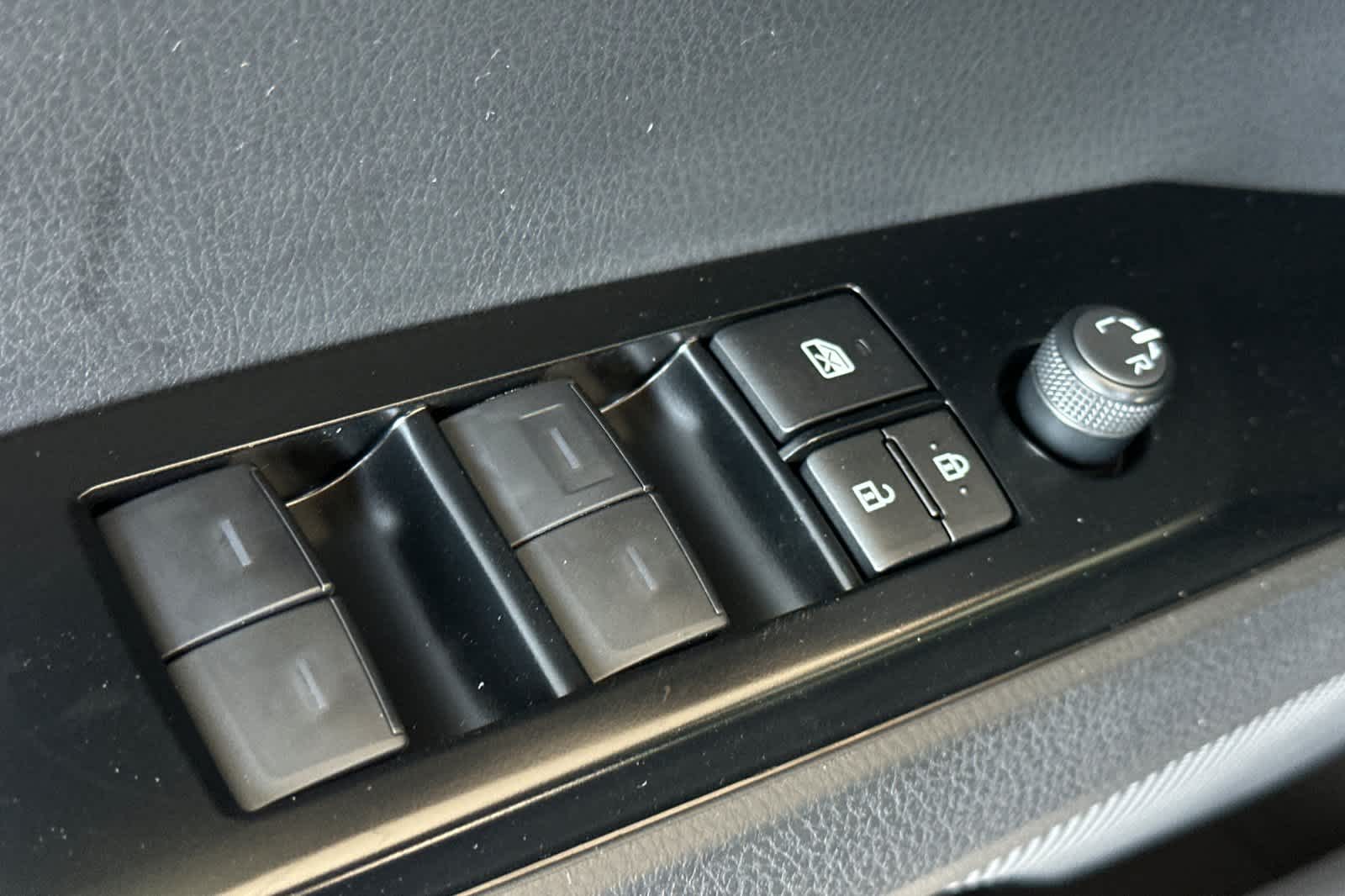 2025 Toyota Camry SE 13