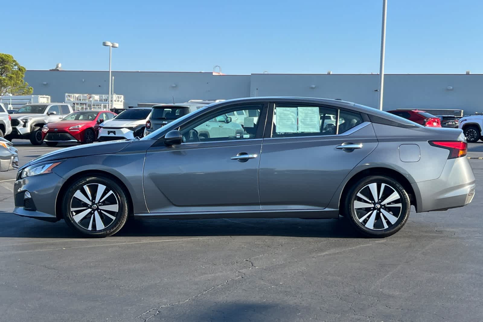 Thumbnail: 2022 Nissan Altima - 9