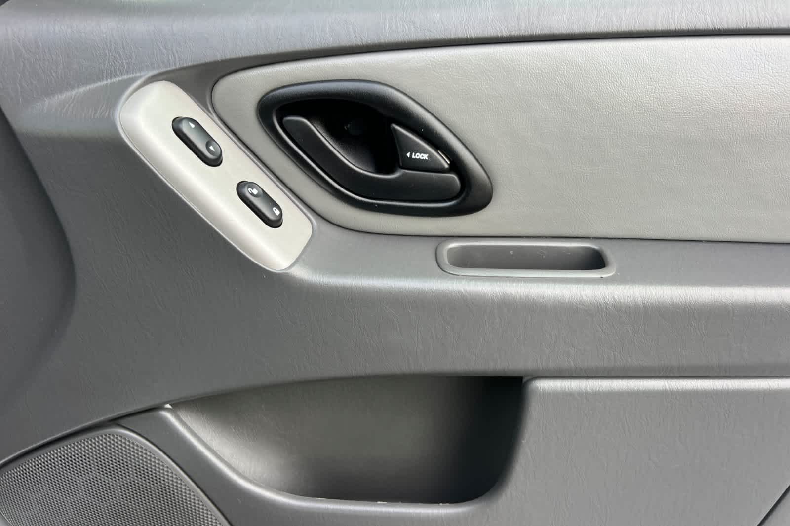 Thumbnail: 2006 Ford Escape - 18