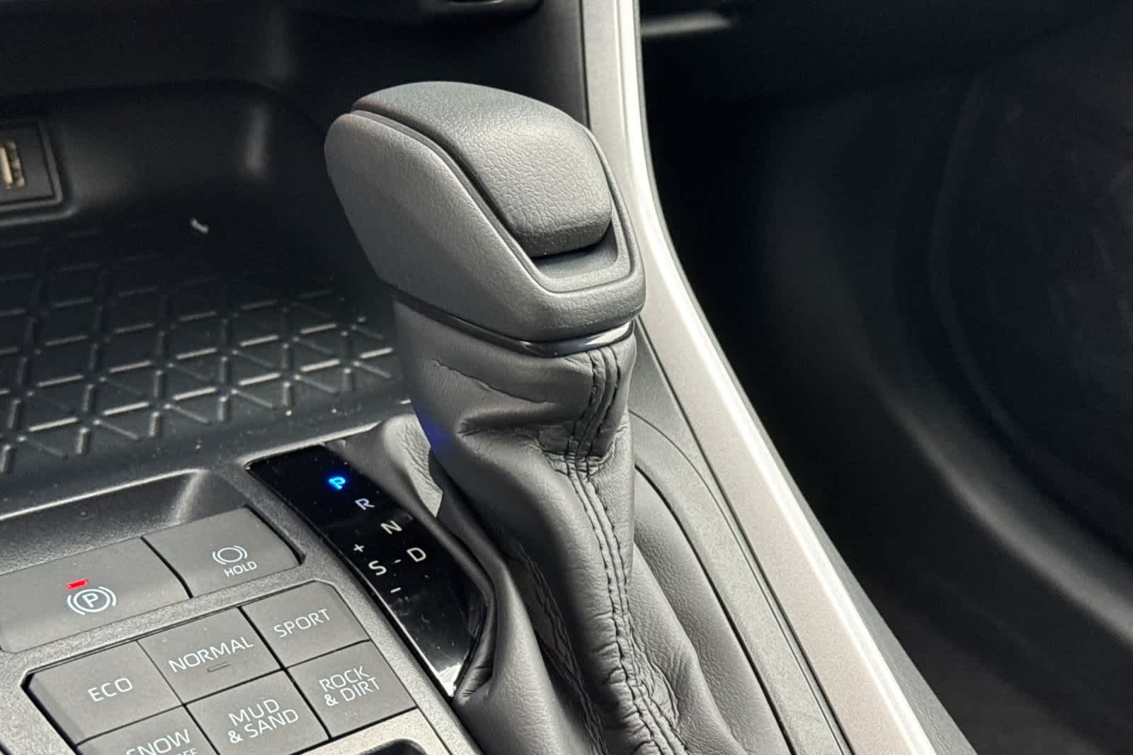 Thumbnail: 2025 Toyota RAV4 - 24