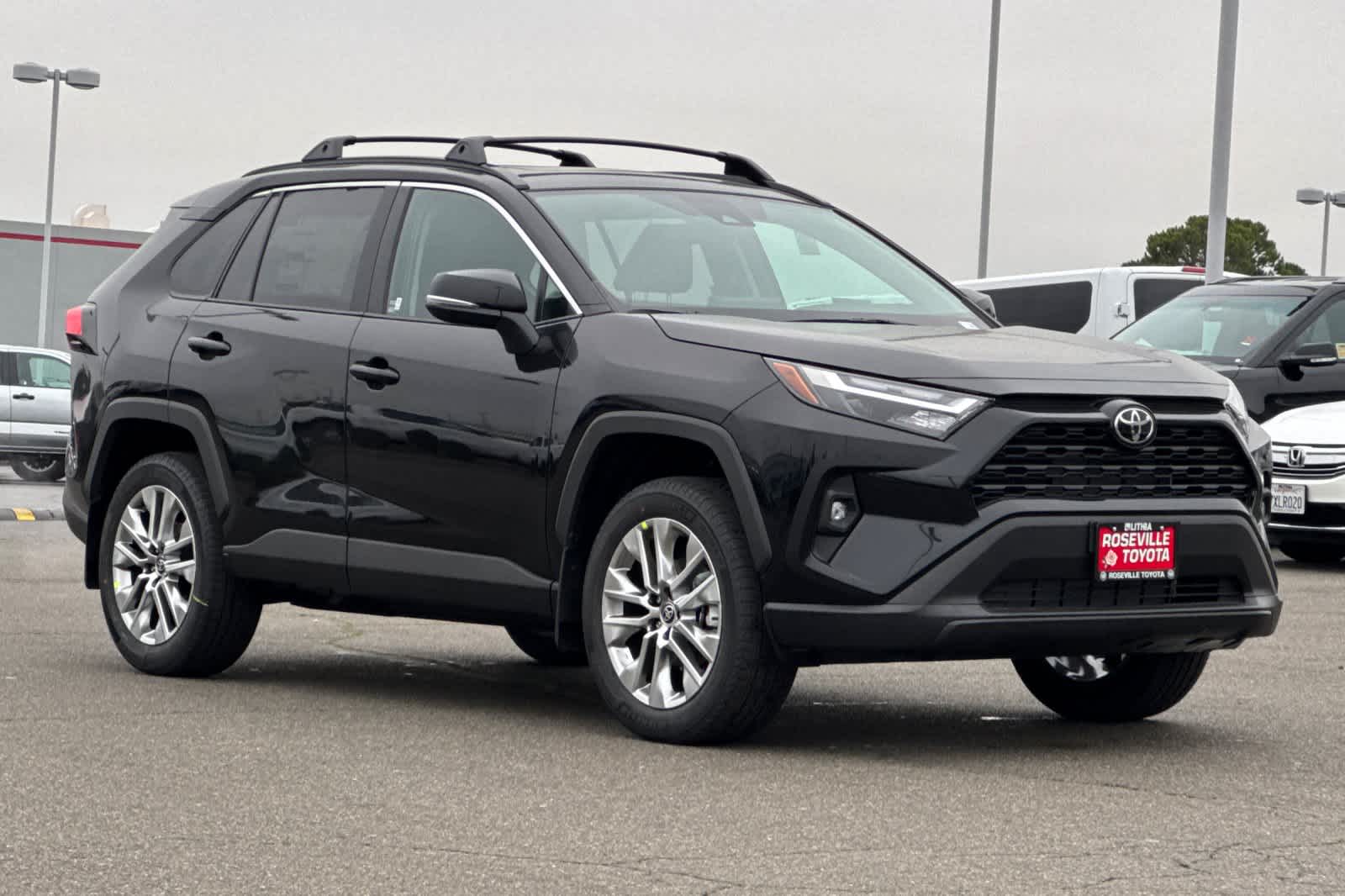 Thumbnail: 2025 Toyota RAV4 - 9