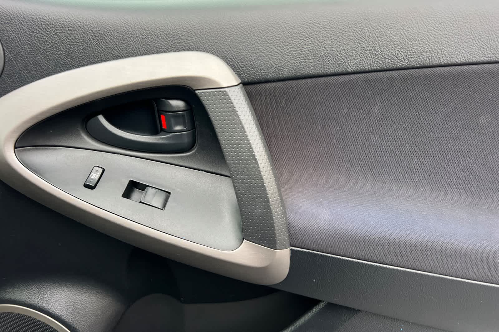 Thumbnail: 2006 Toyota RAV4 - 18