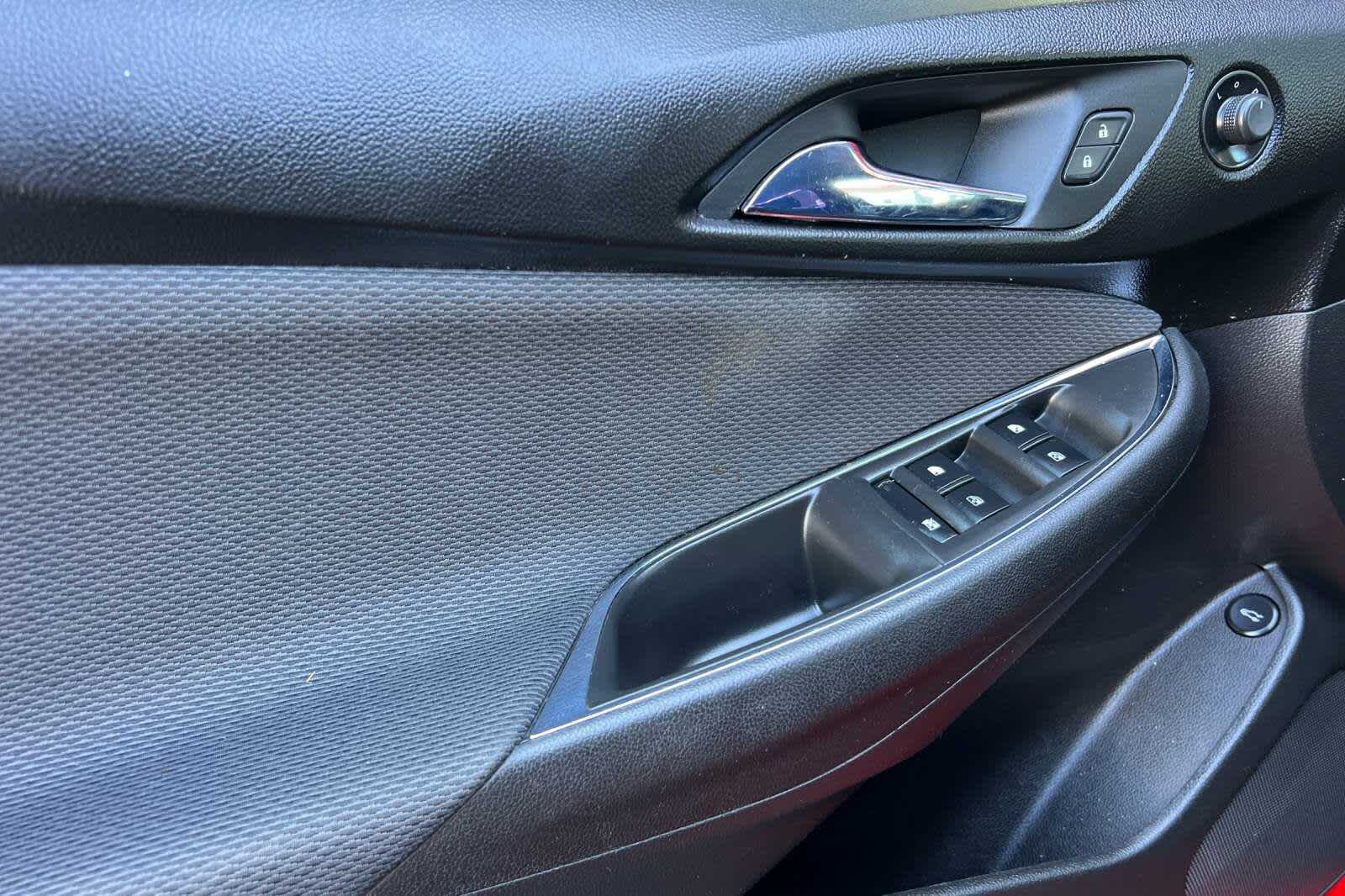 Thumbnail: 2017 Chevrolet Cruze - 12